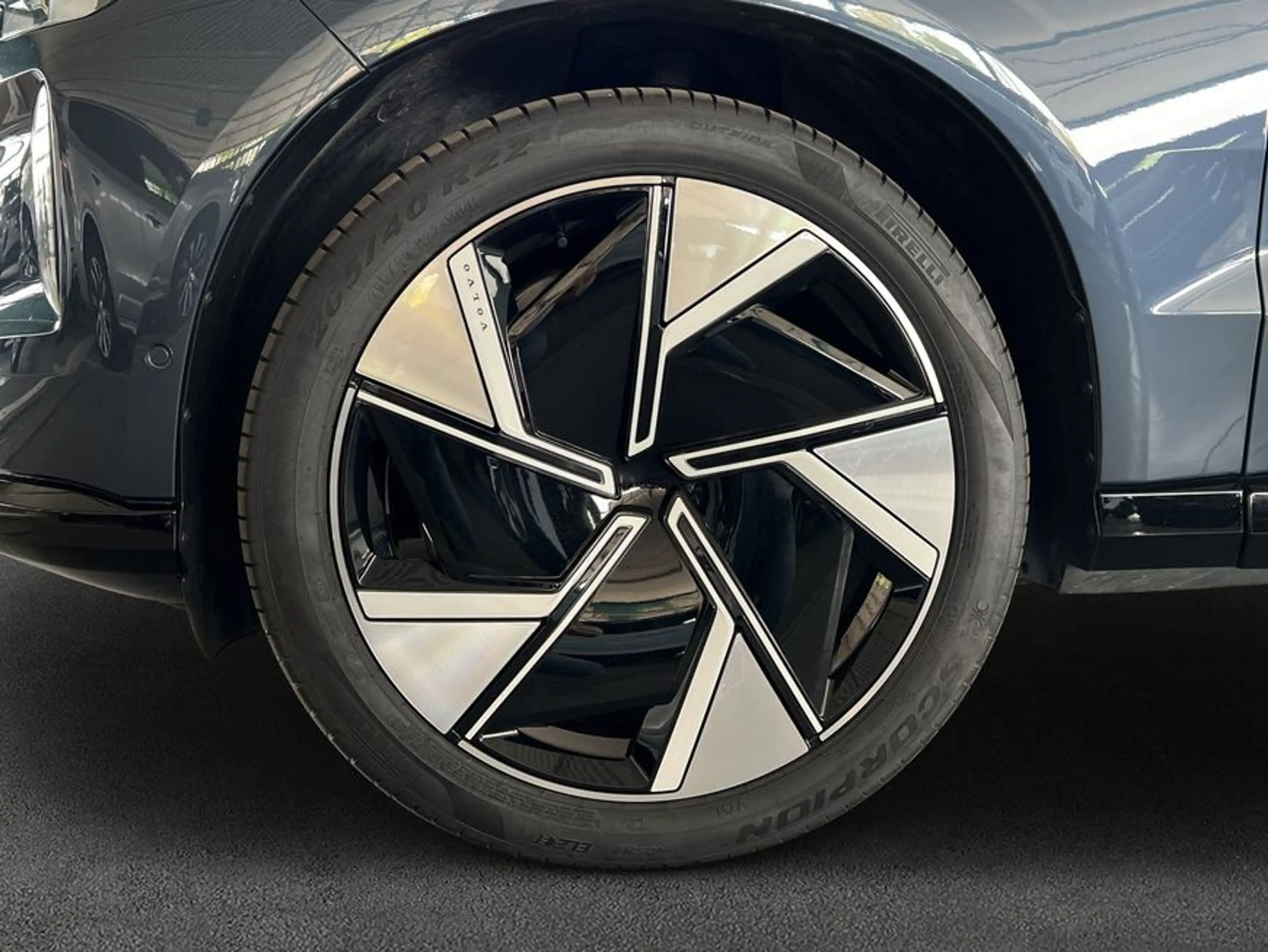 Volvo EX90 Twin-Motor AWD Ultra 6-Sitzer Luftf B&W 22'' — photo 8