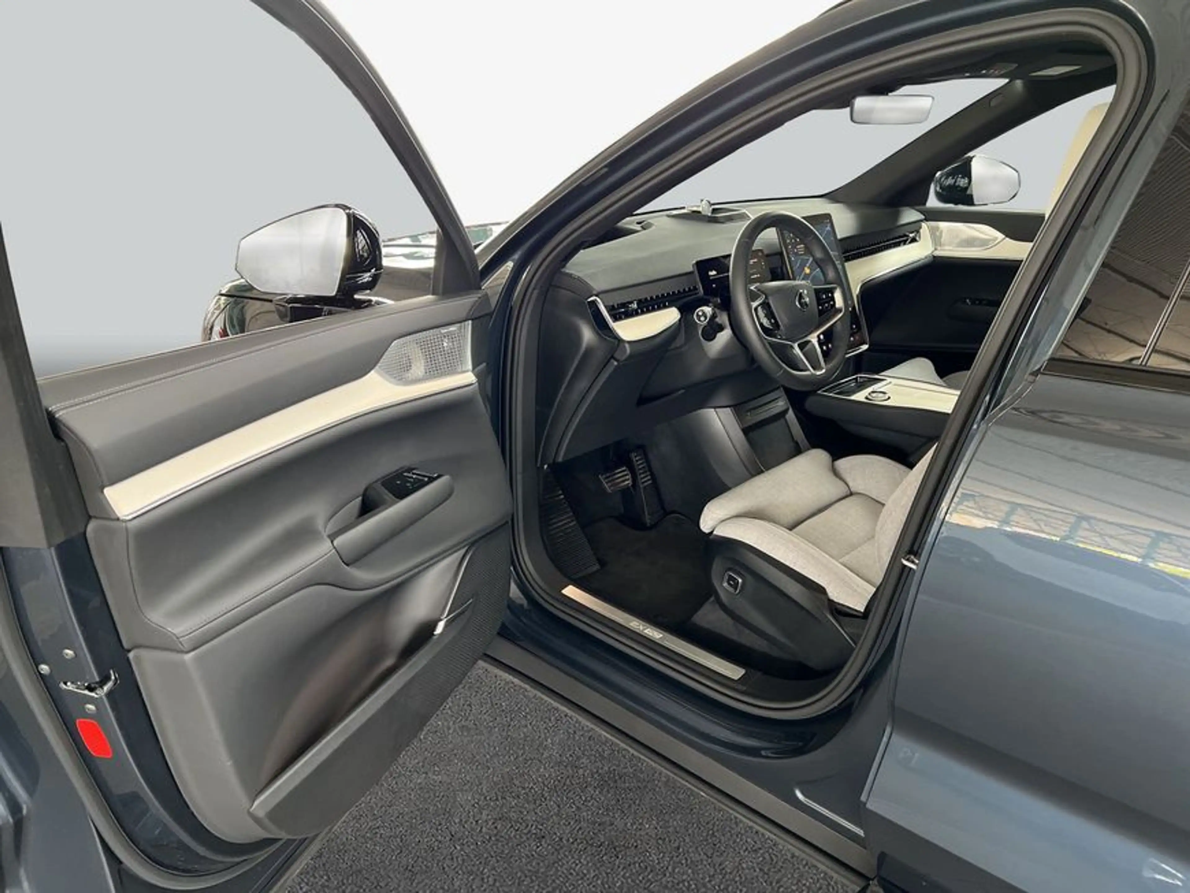 Volvo EX90 Twin-Motor AWD Ultra 6-Sitzer Luftf B&W 22'' — photo 10
