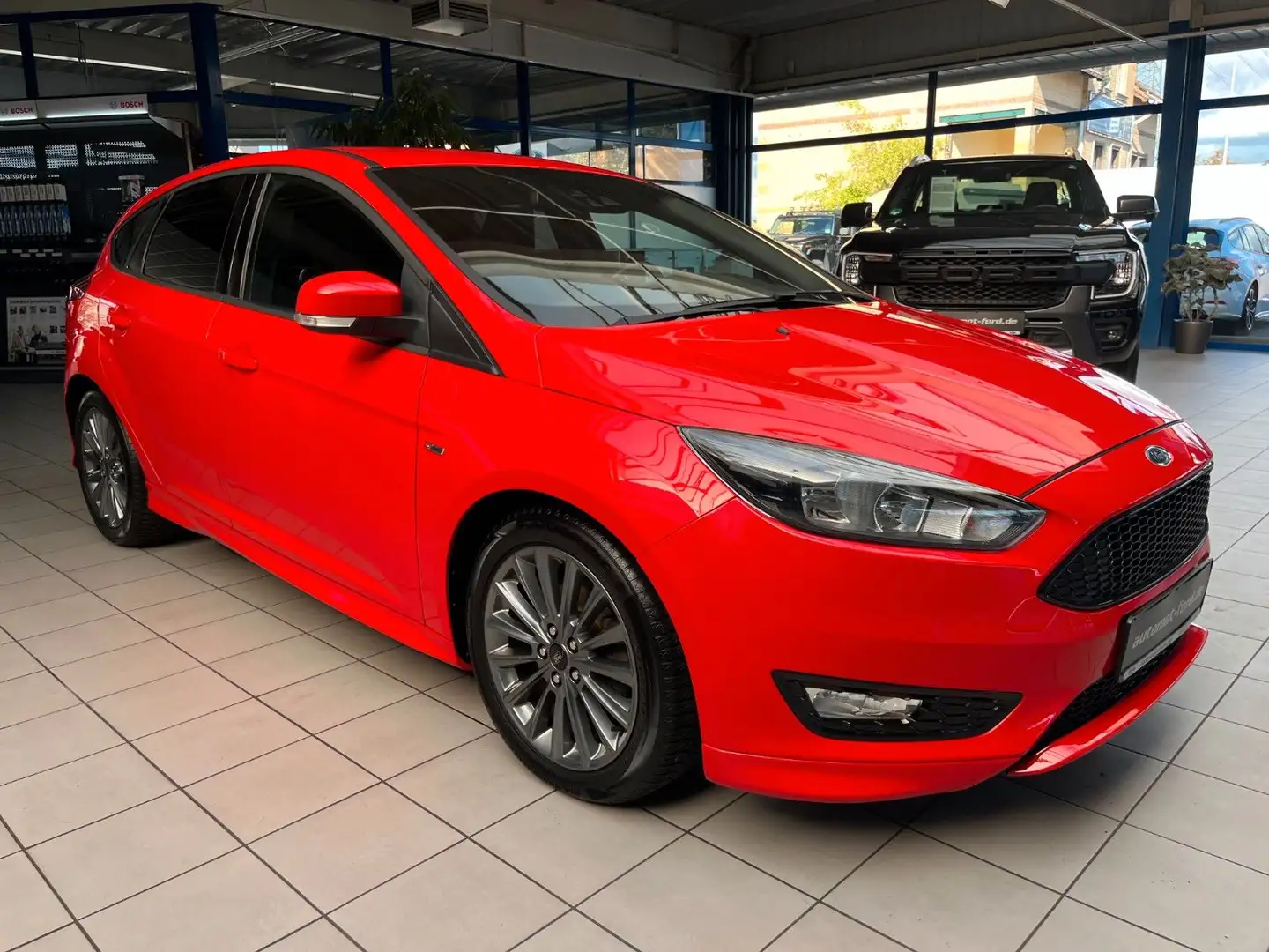 Ford Focus Lim. ST-Line NAVI*SHZ*PDC*GRA Rot - 1