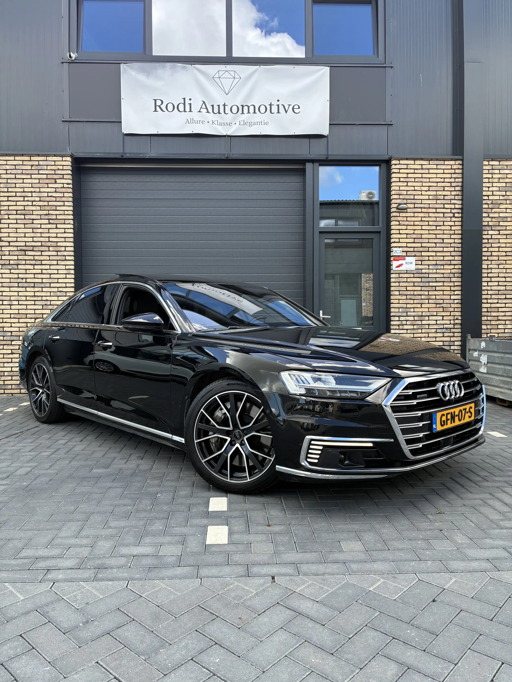 Audi A8 60 TFSI e q PL+ — photo 3