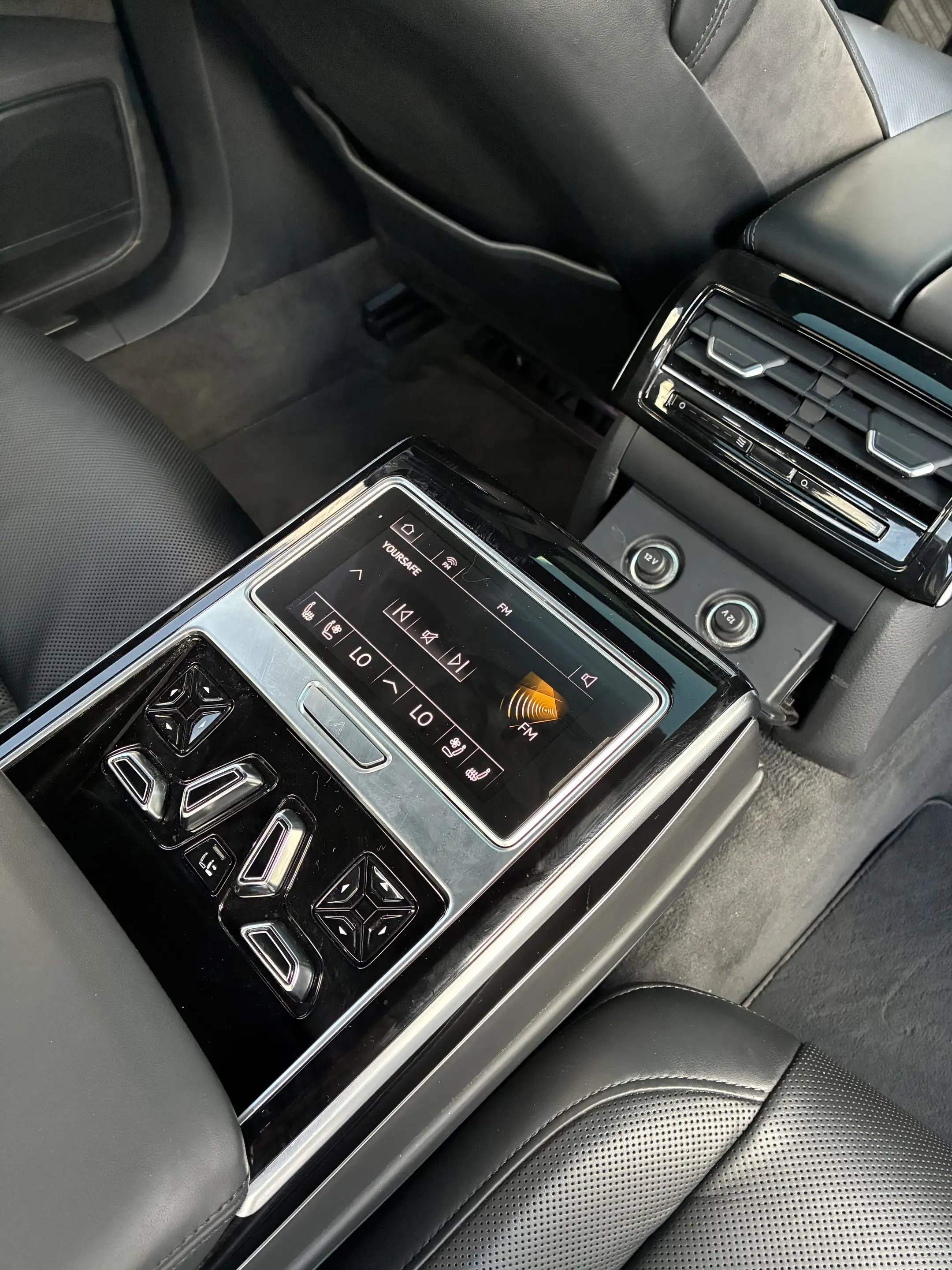 Audi A8 60 TFSI e q PL+ — photo 13