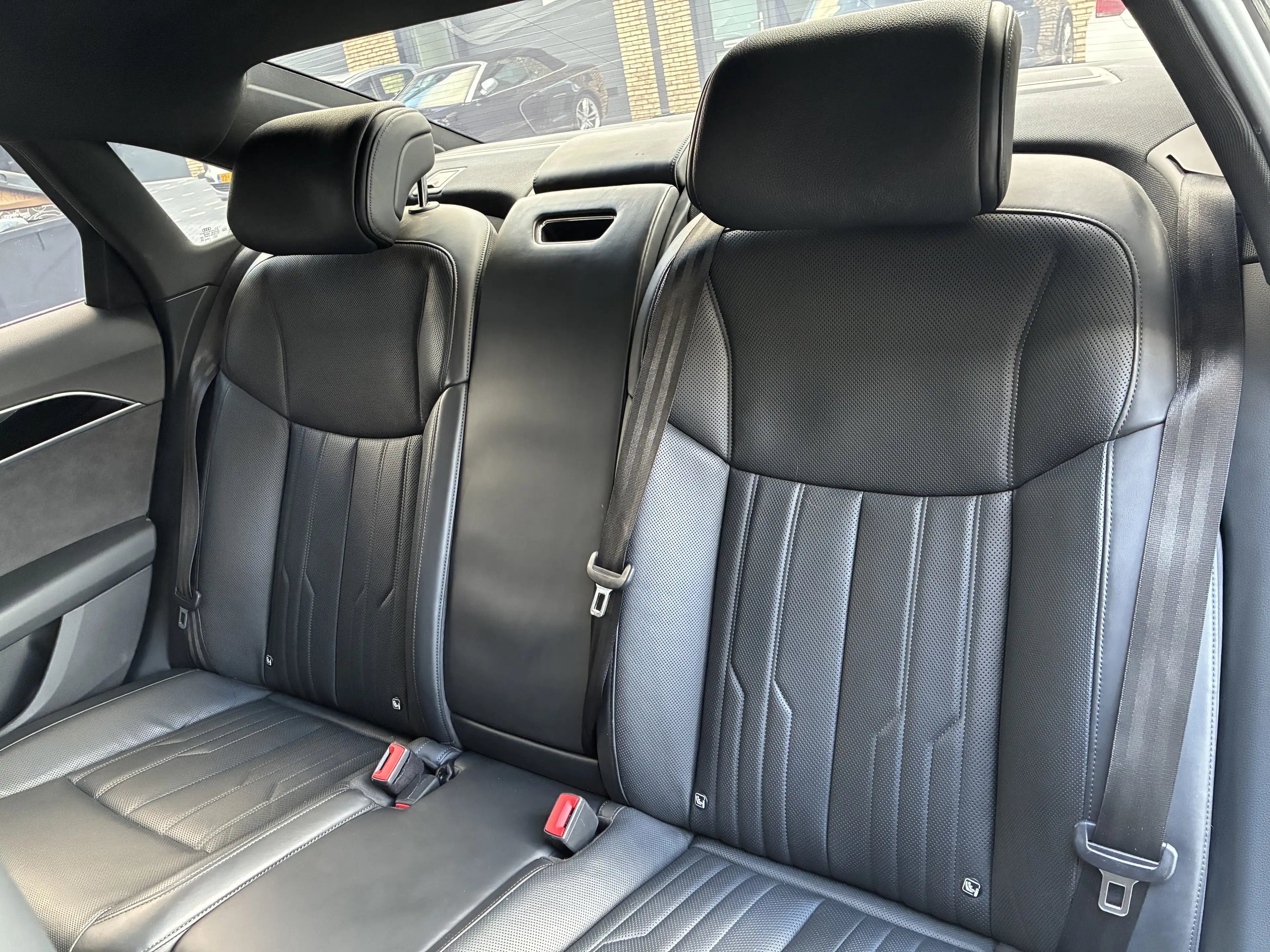 Audi A8 60 TFSI e q PL+ — photo 12