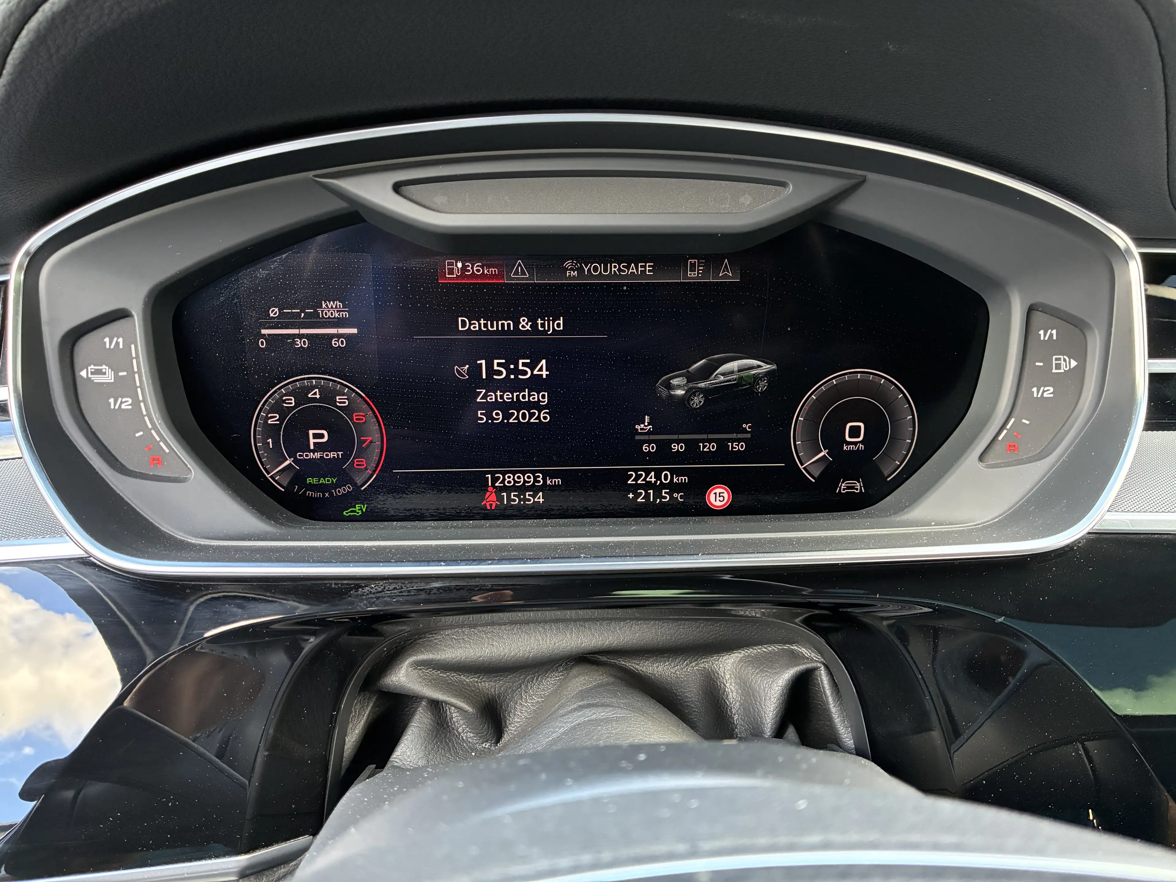 Audi A8 60 TFSI e q PL+ — photo 7