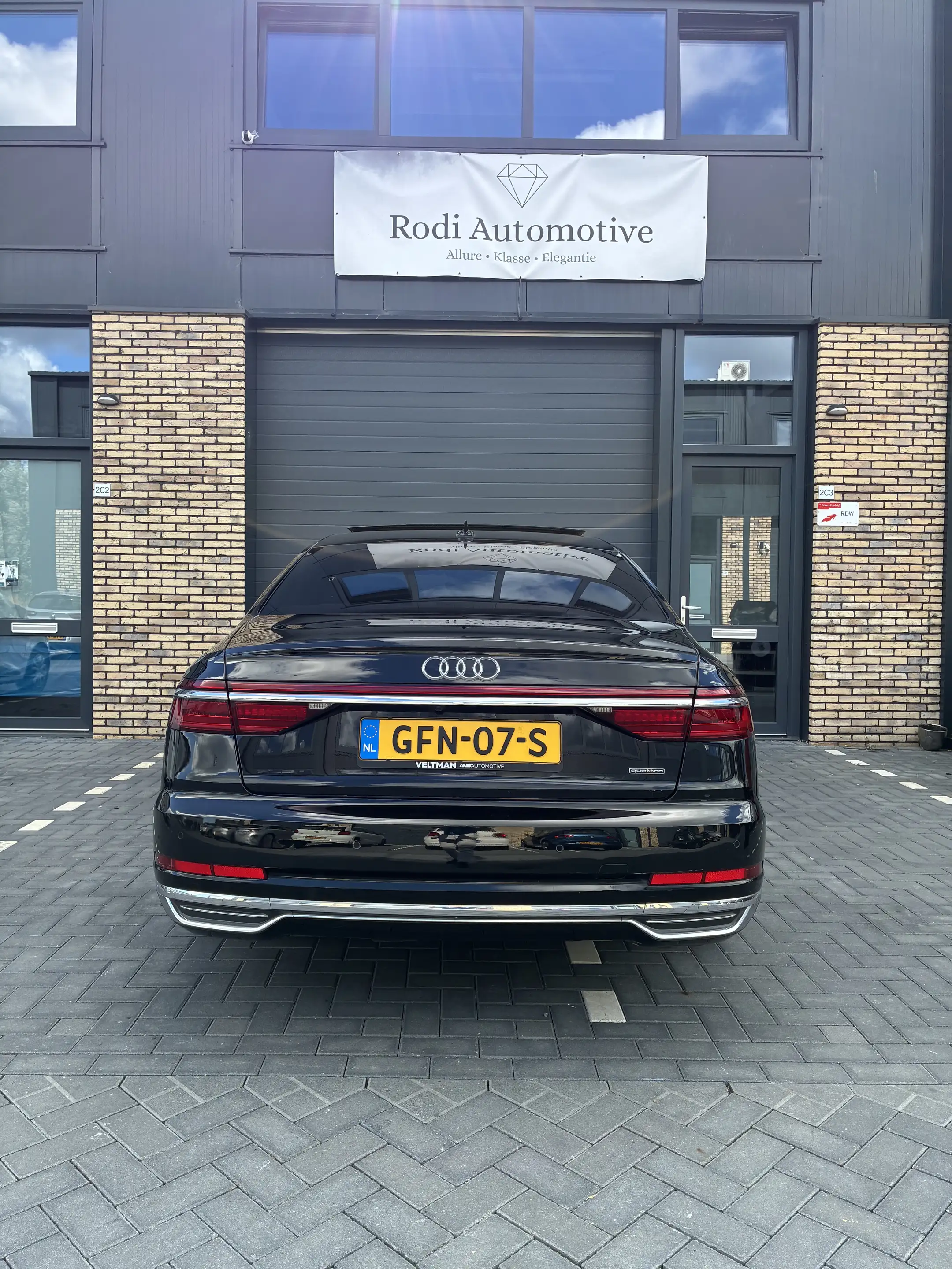 Audi A8 60 TFSI e q PL+ — photo 4