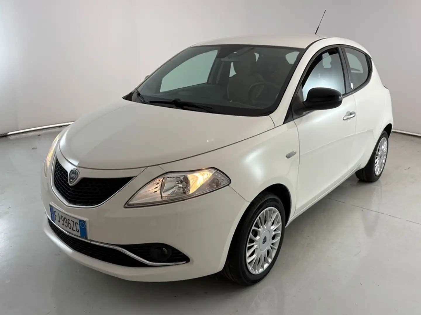 Lancia Ypsilon 5 Porte 1.2 Ecochic Gold Blanc - 1