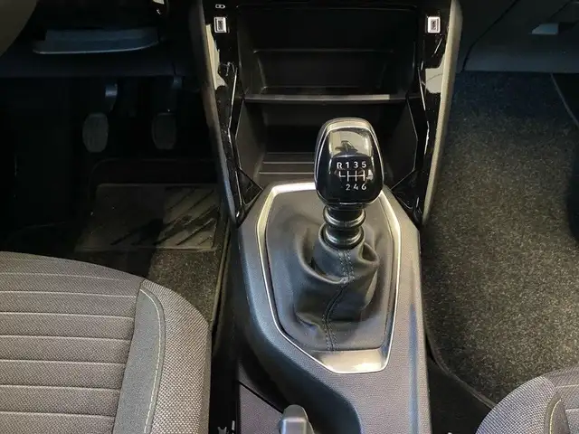 Peugeot 2008 view 11