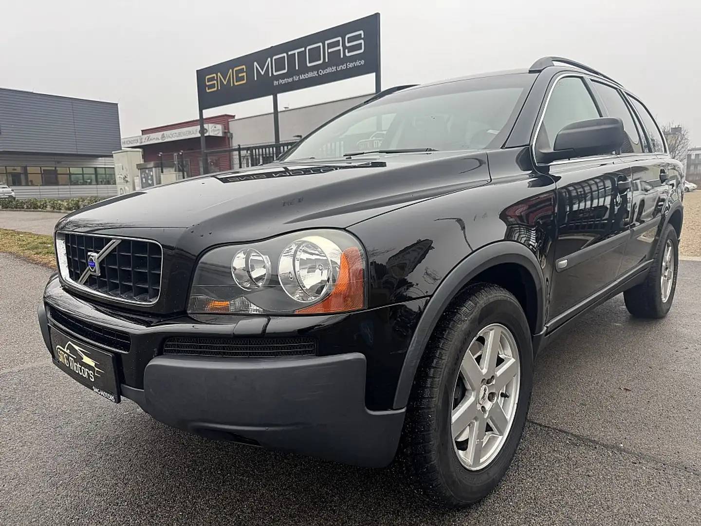 Volvo XC90 D5 Momentum AWD 7-SITZER Schwarz - 1