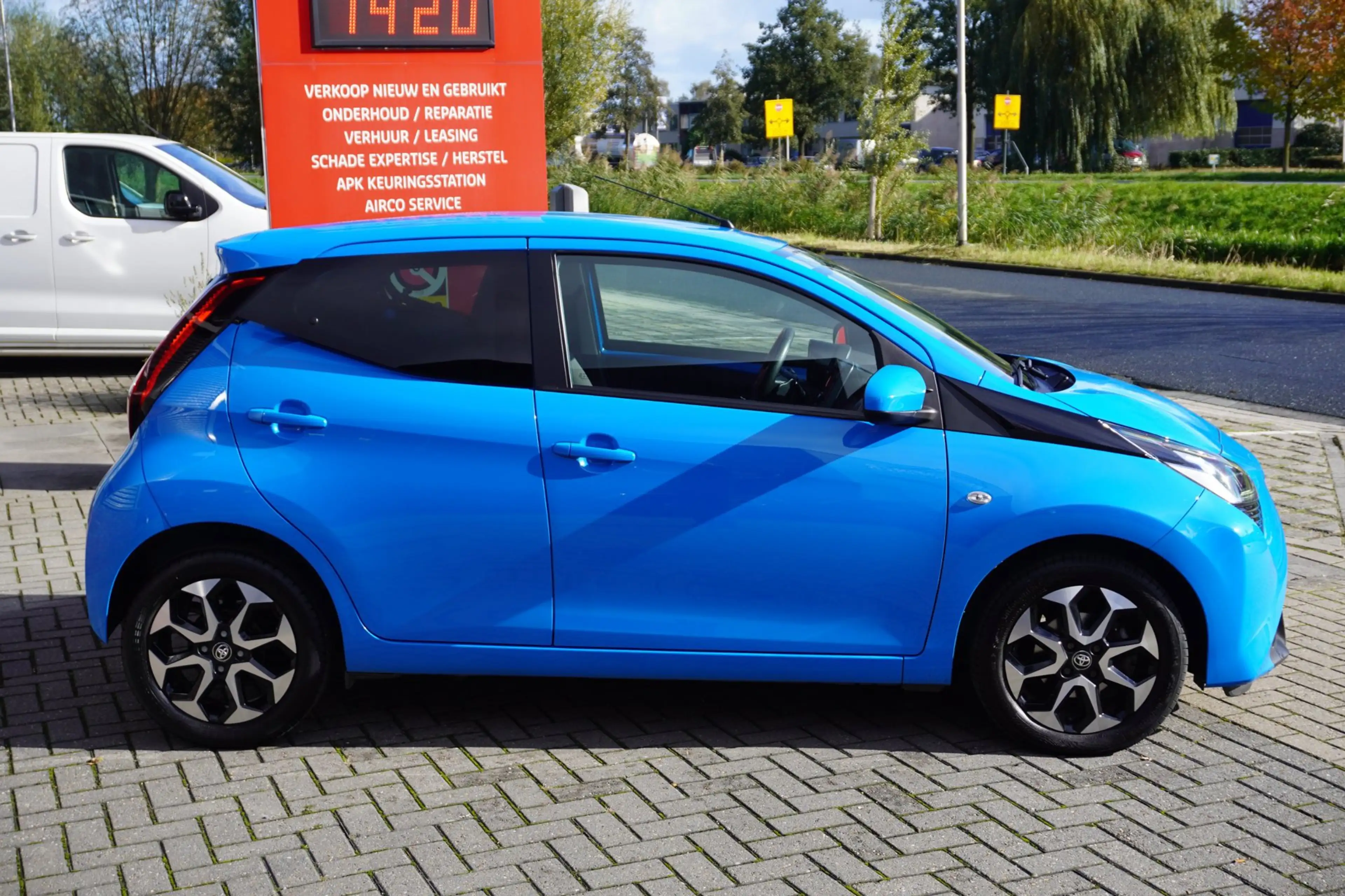 Toyota Aygo 1.0 VVT-i x-joy / Carplay / Camera — photo 3