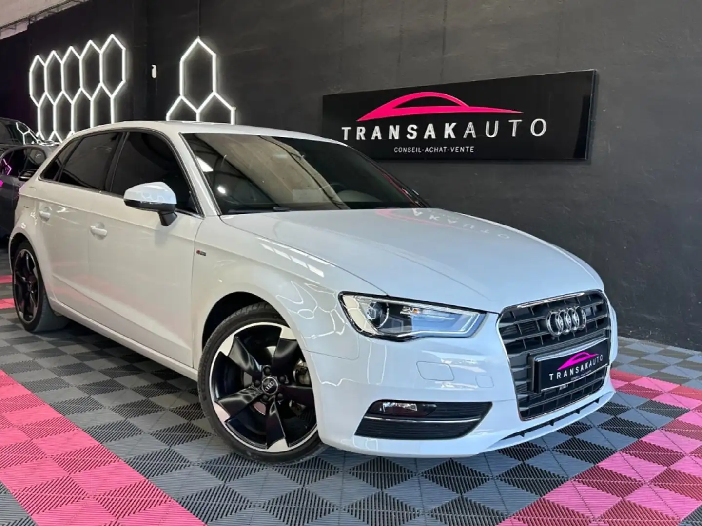 Audi A3 S Line 2.0L TDI 150 ch ~ Volant cuir méplat ~ Radar AR ~ Jantes Rotor ~ Feux LED Weiß - 1