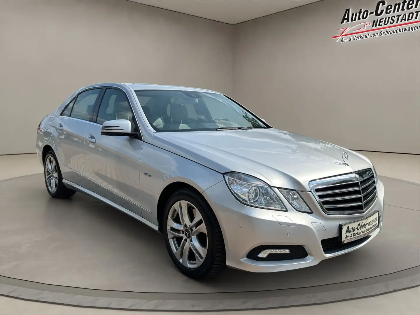 Mercedes-Benz E 250 CGI Lim. BlueEfficiency, AVANTGARDE, LEDER Silber - 1