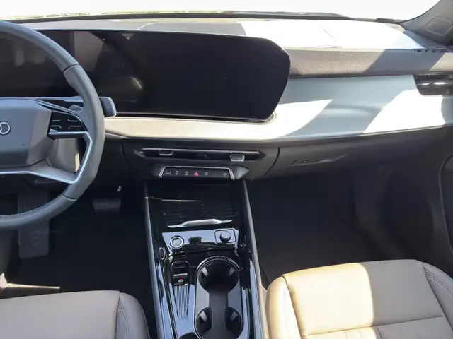 Audi Q3 view 11