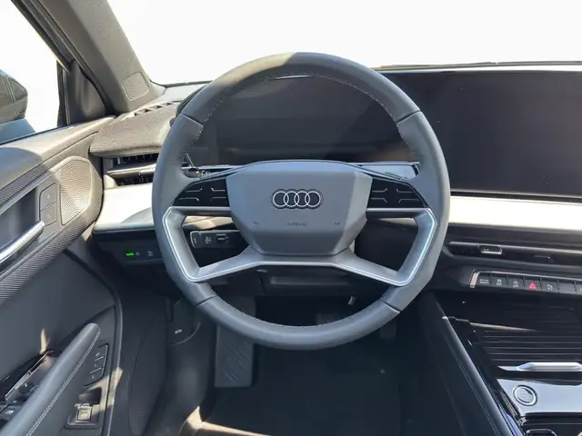 Audi Q3 view 9