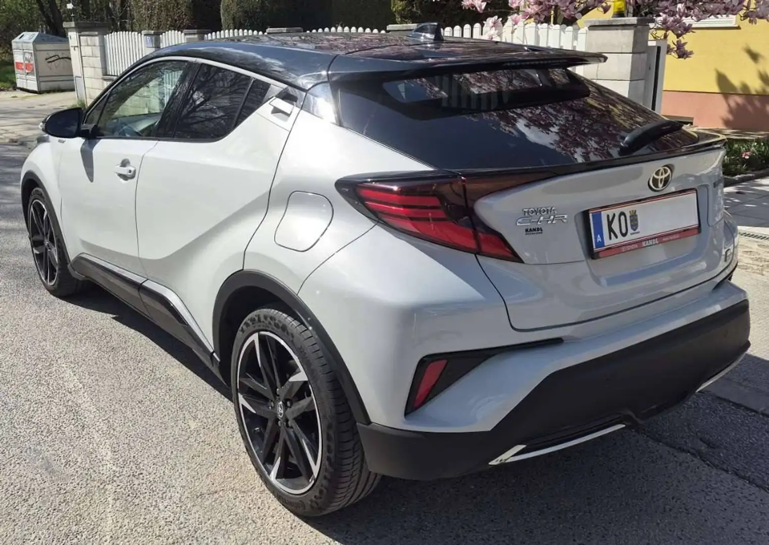 Toyota C-HR 2.0 Hybrid GR-SPORT CVT Grau - 2