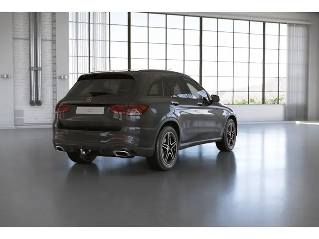 Mercedes-Benz GLC view 3