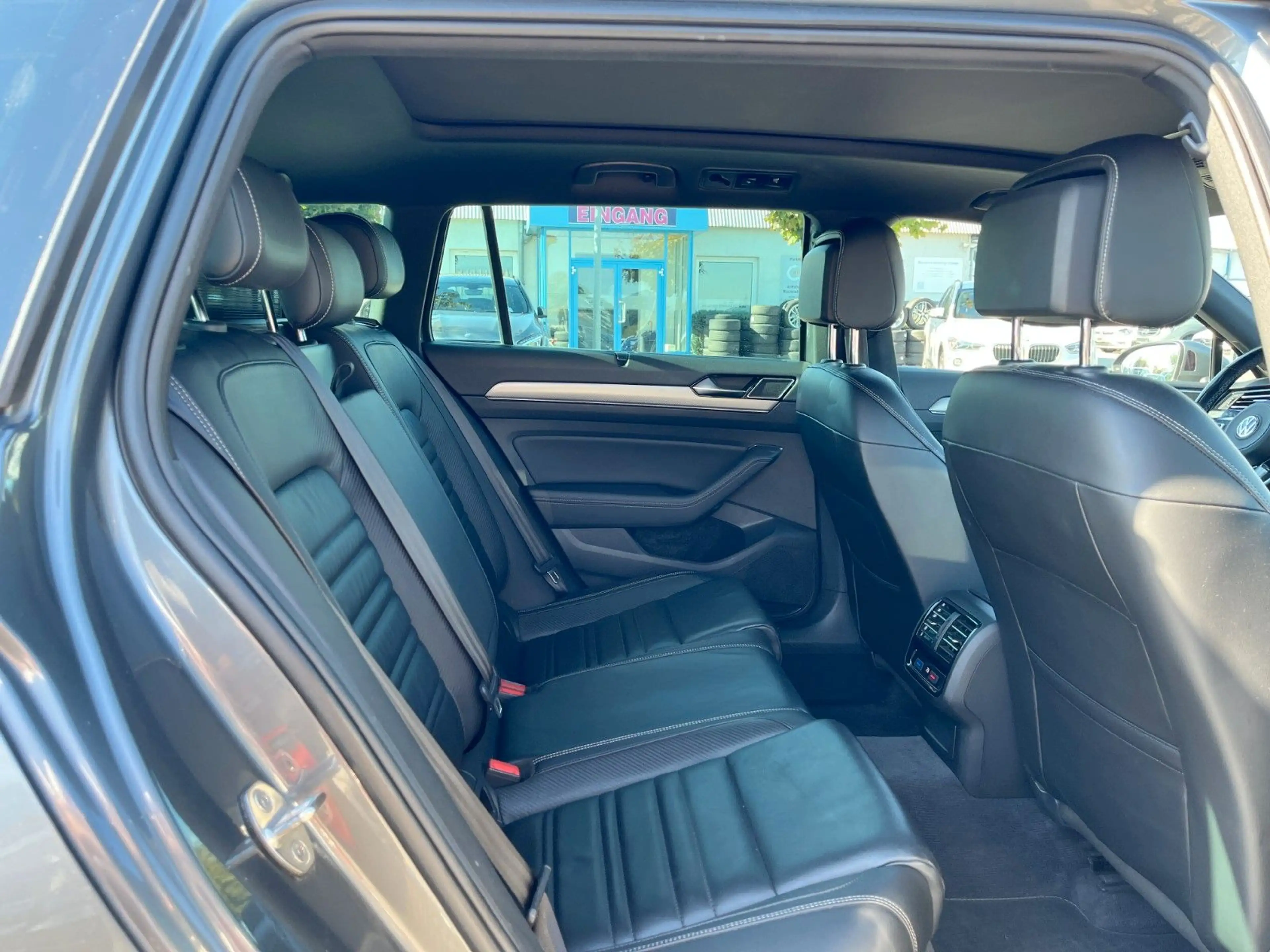 Volkswagen Passat Variant Passat 2.0 TDI Highline 4Motion R-Line — photo 11