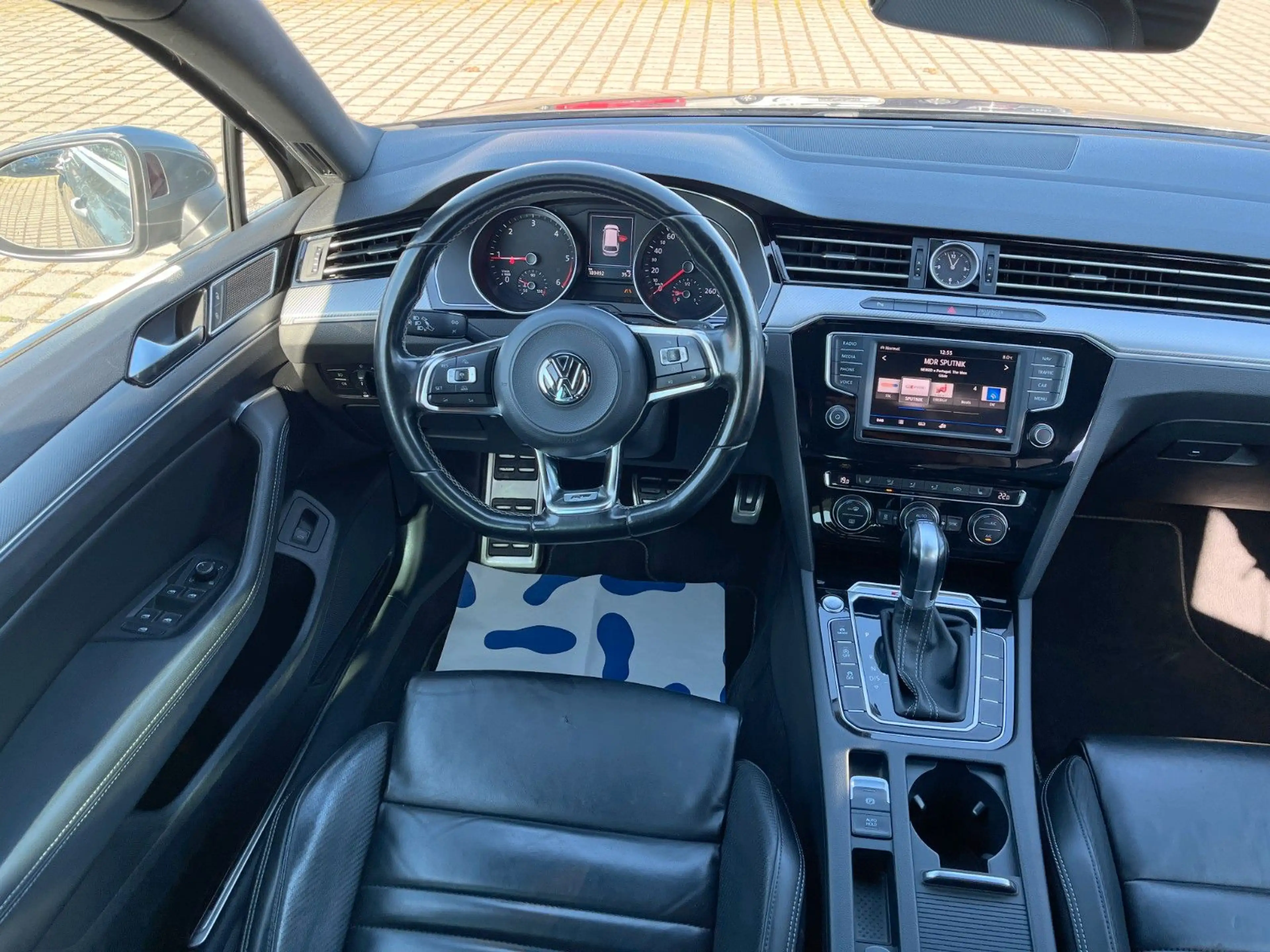 Volkswagen Passat Variant Passat 2.0 TDI Highline 4Motion R-Line — photo 8