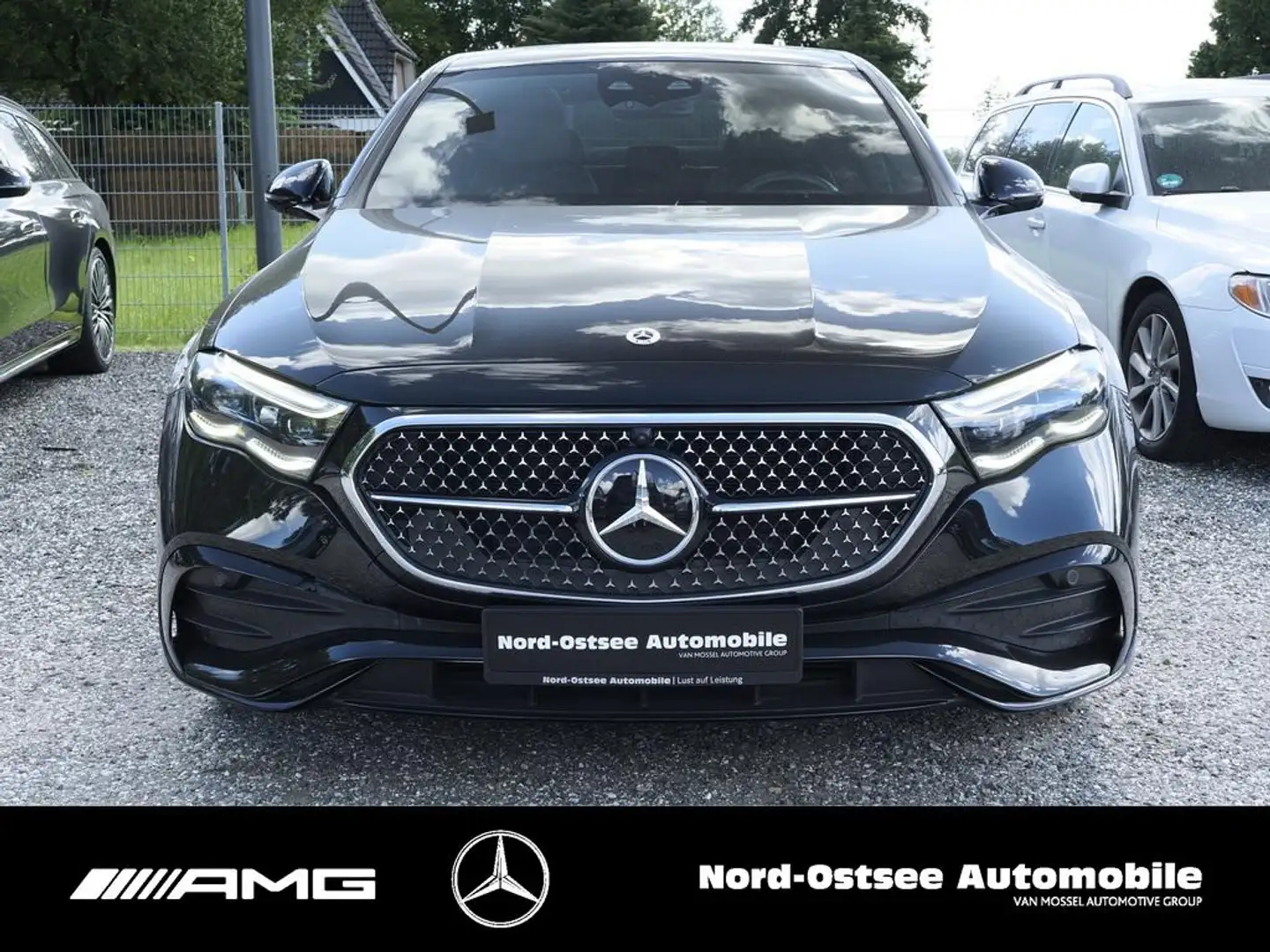 Mercedes-Benz E 200 AMG PANO BURMESTER SHZ NIGHT Zwart - 2