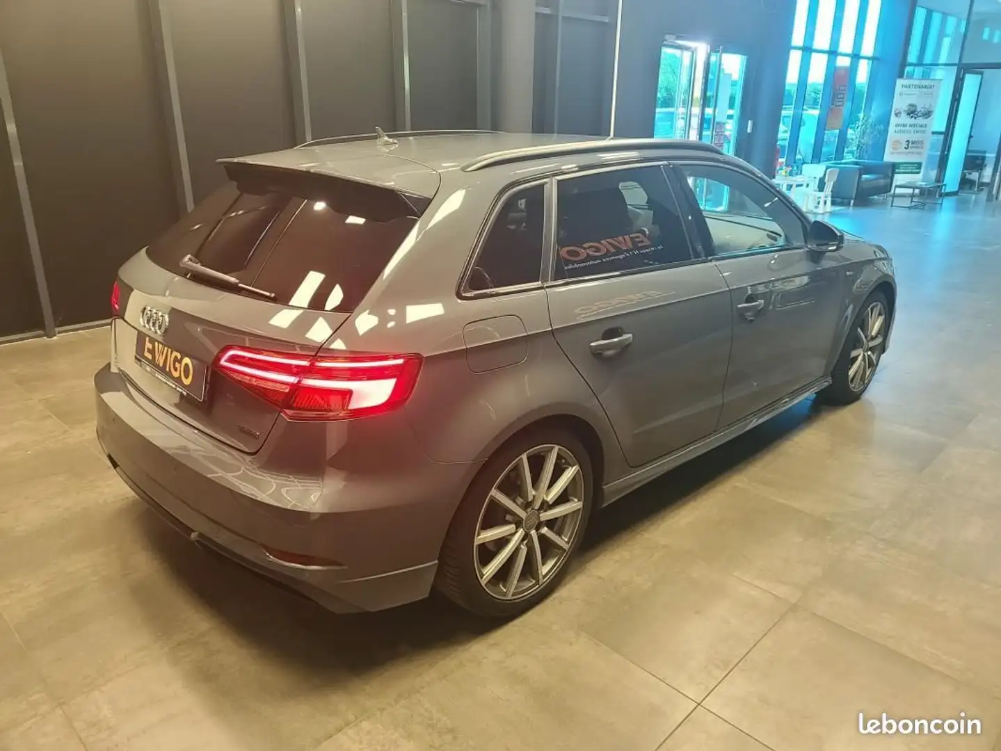 Audi A3 2.0 TDI 184ch QUATTRO S-Line S-TRONIC Grau - 2