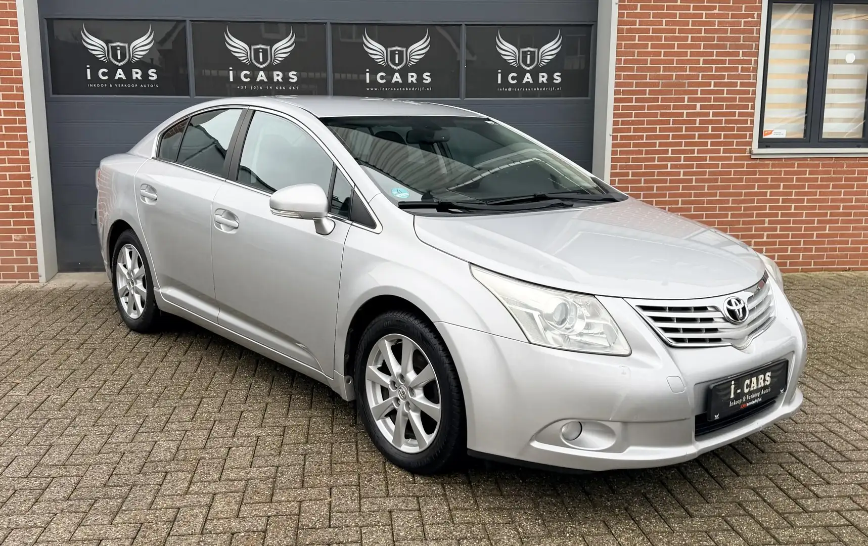 Toyota Avensis 1.8 VVTi Executive 1e eigenaar Dealer onderhouden Gris - 1