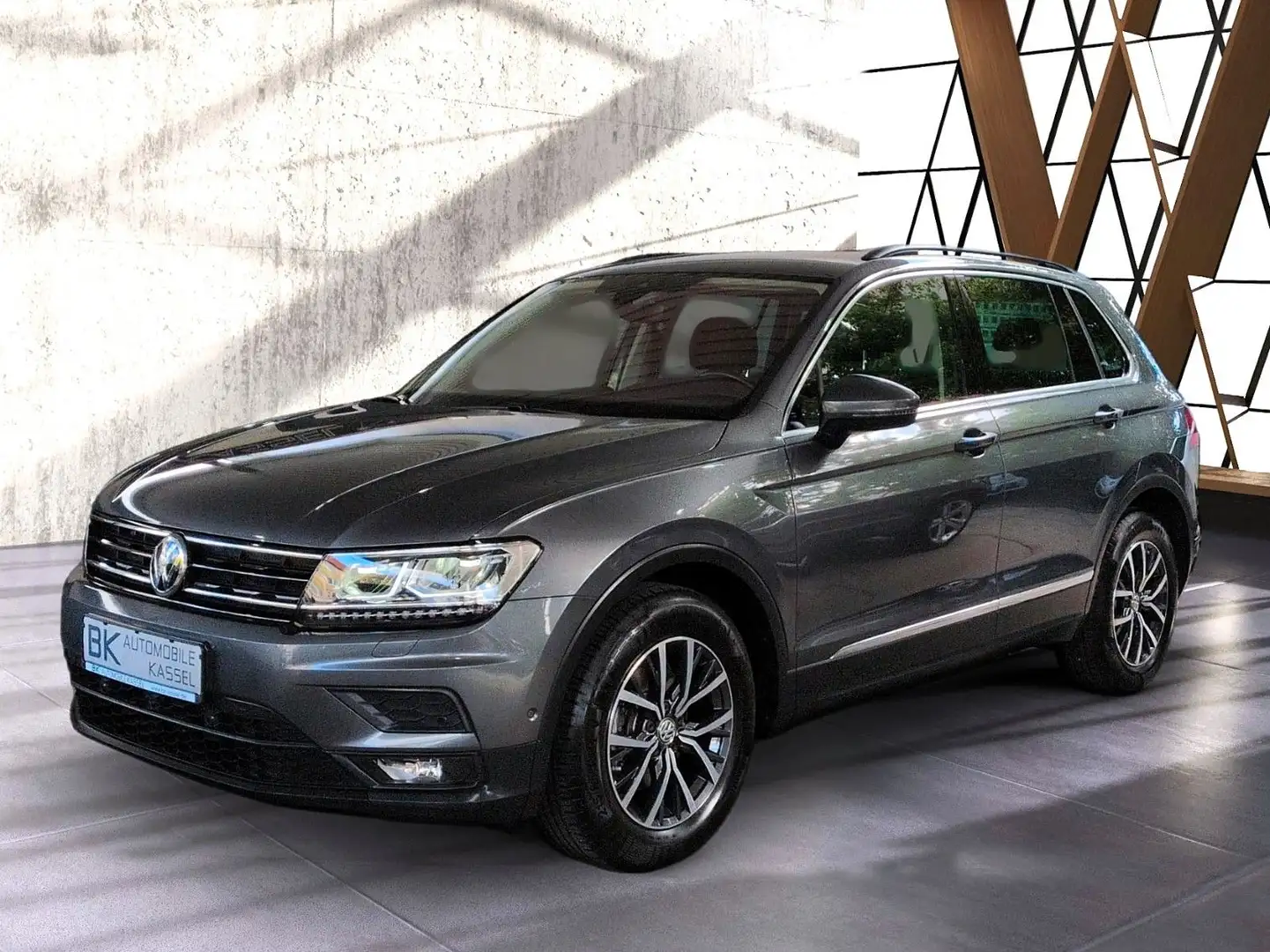 Volkswagen Tiguan 2.0 TDI BMT Comfortline|LED|CarPlay|360° Grau - 1