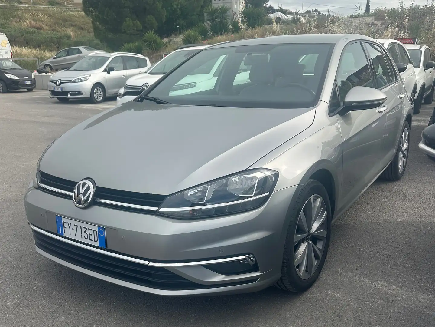 Volkswagen Golf Golf 5p 1.6 tdi Executive 115cv Gris - 1