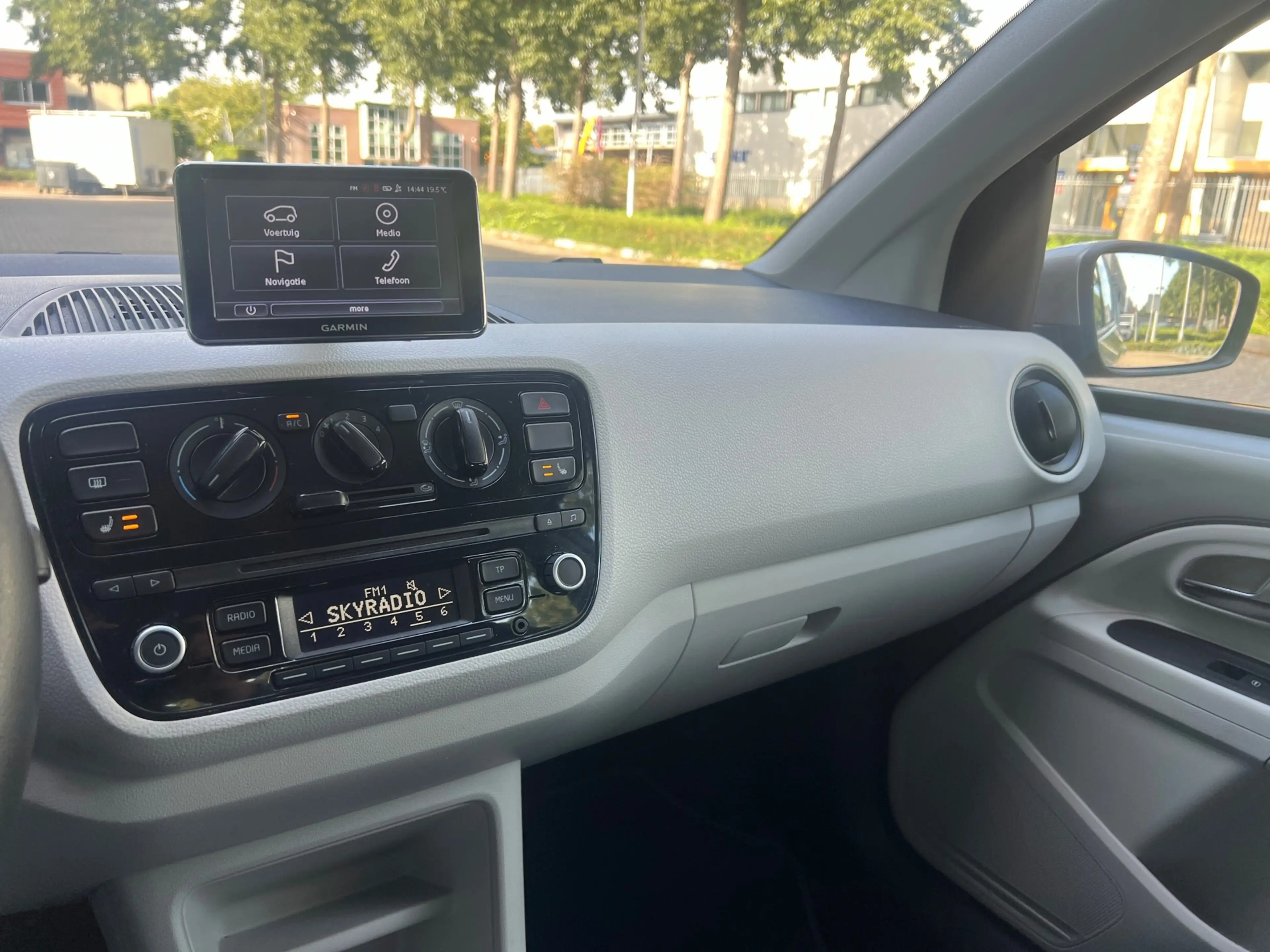 Volkswagen up! 1.0 - AUTOMAAT - NAVIGATIE - 44.000 KM ! — photo 7