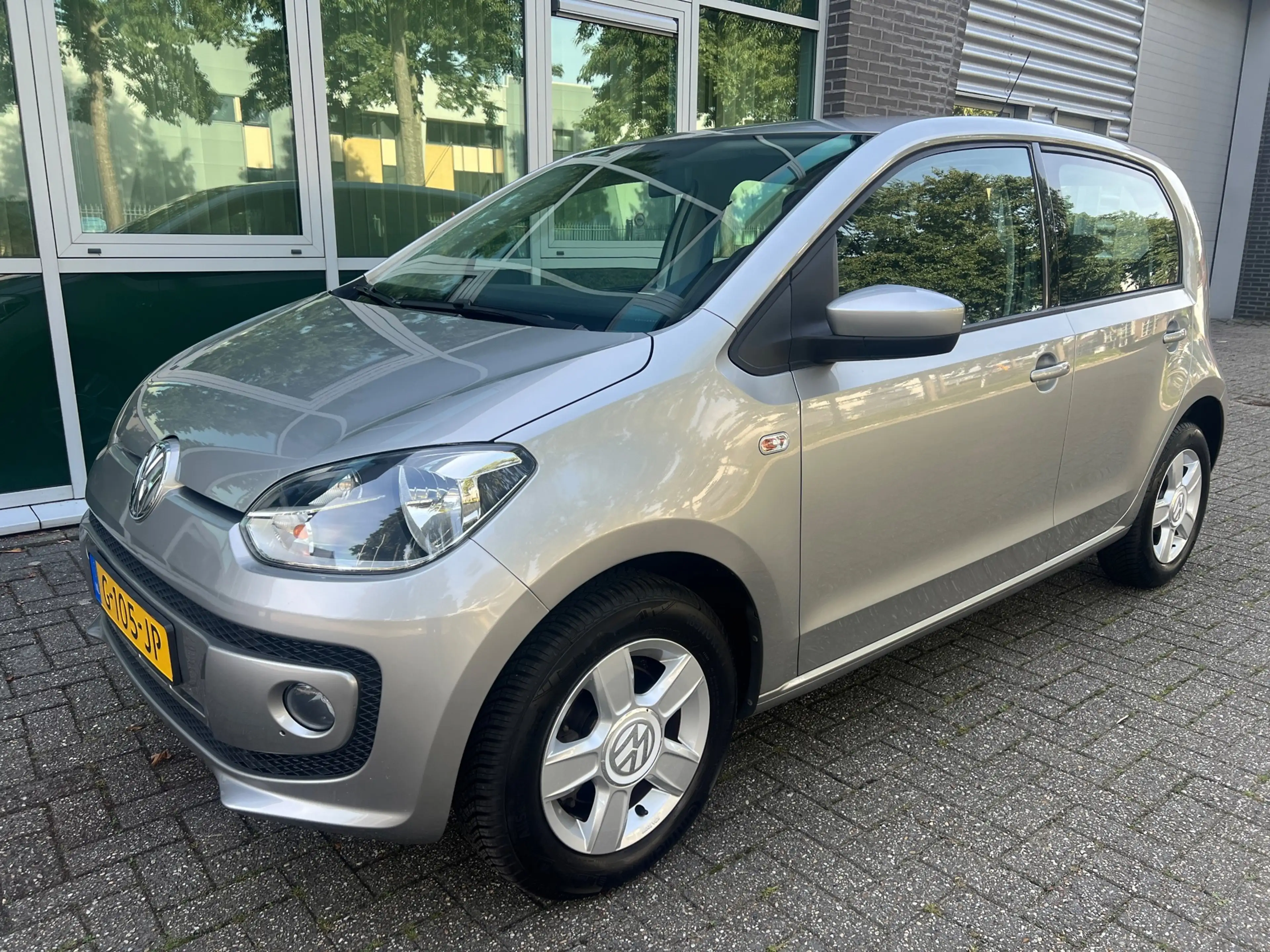 Volkswagen up! 1.0 - AUTOMAAT - NAVIGATIE - 44.000 KM ! — photo 2