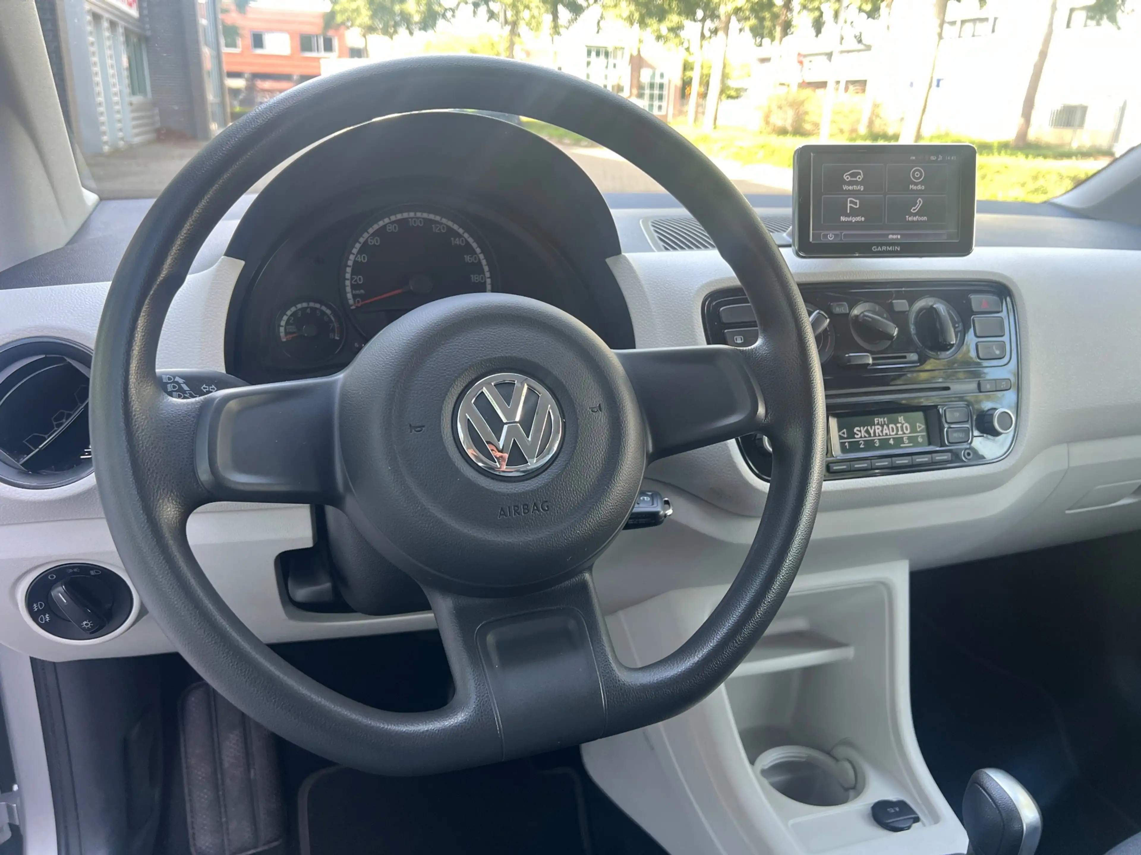 Volkswagen up! 1.0 - AUTOMAAT - NAVIGATIE - 44.000 KM ! — photo 6