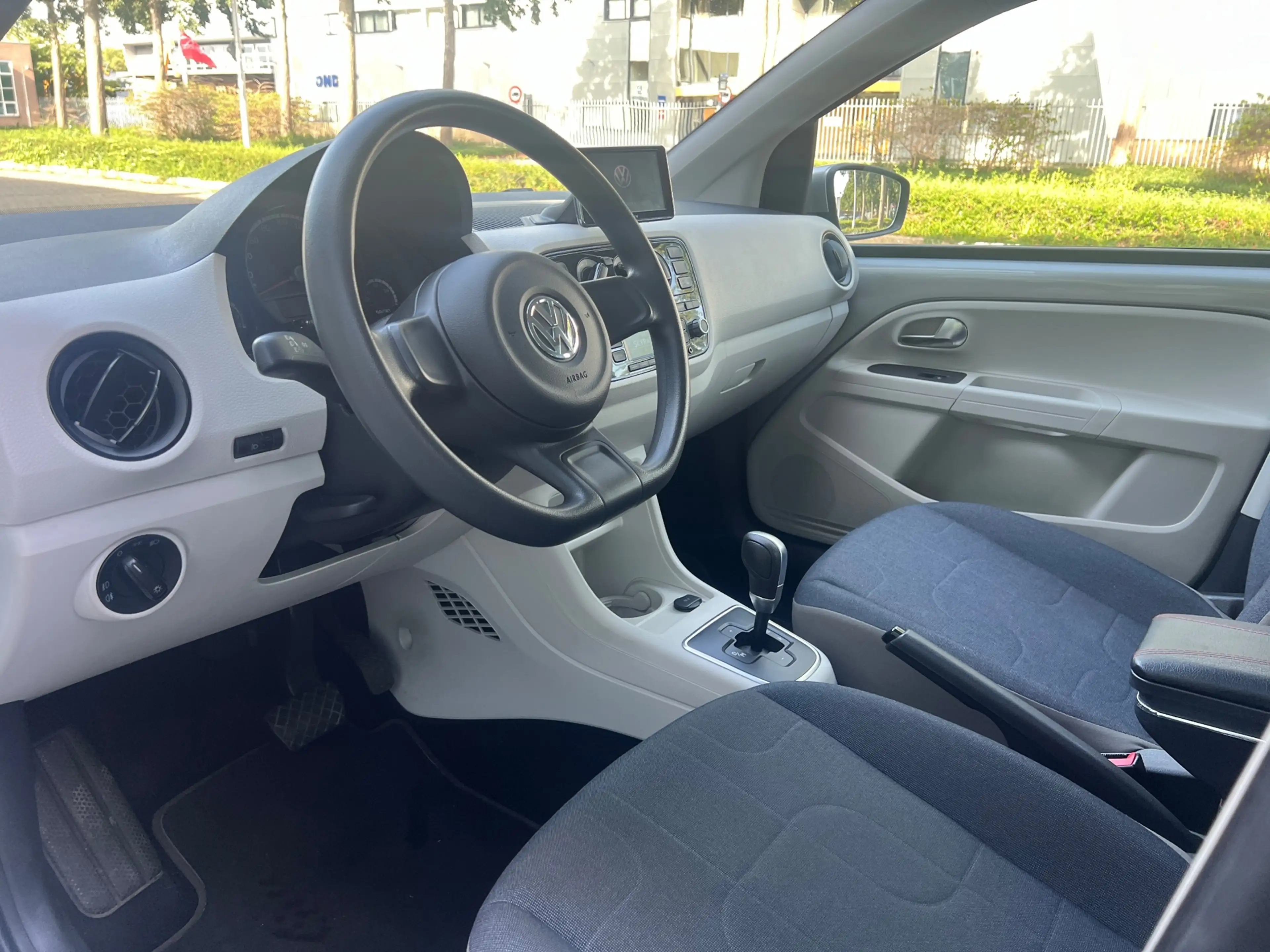 Volkswagen up! 1.0 - AUTOMAAT - NAVIGATIE - 44.000 KM ! — photo 5