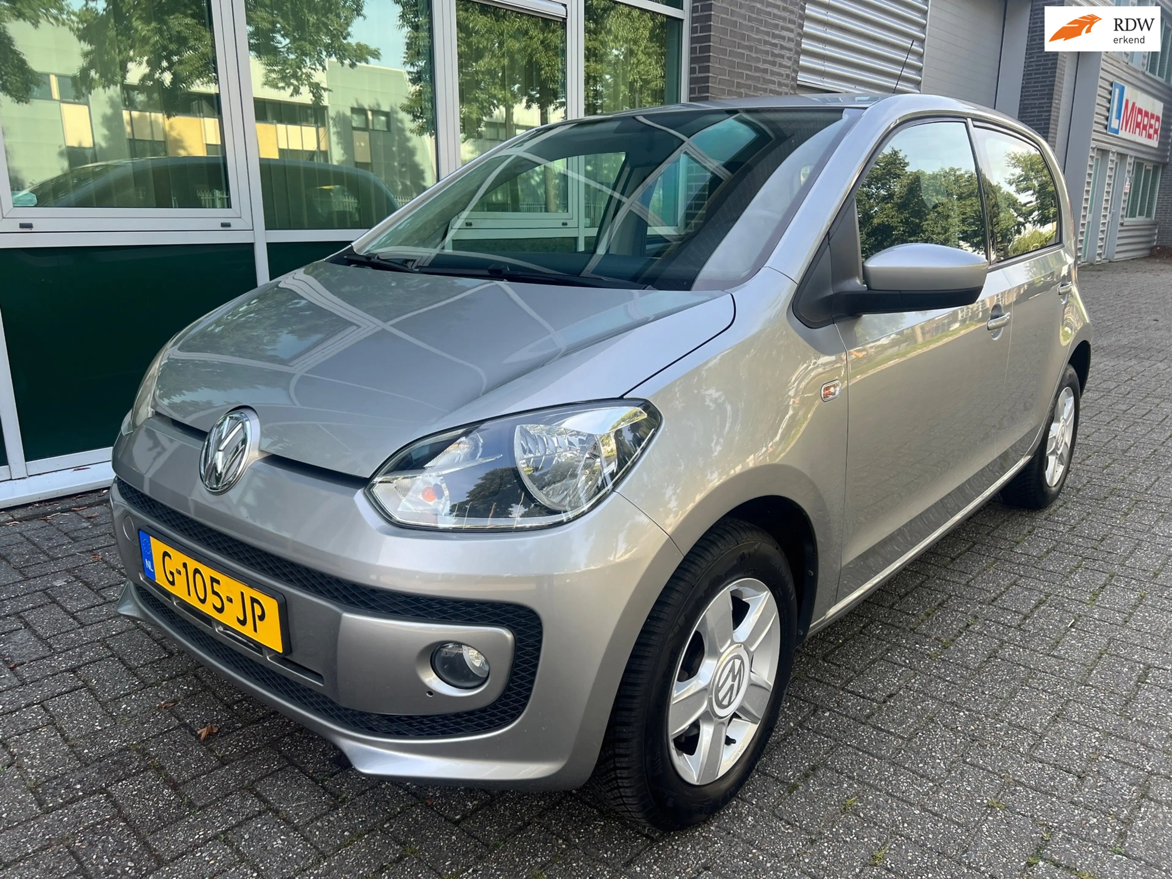 Volkswagen up! 1.0 - AUTOMAAT - NAVIGATIE - 44.000 KM !
