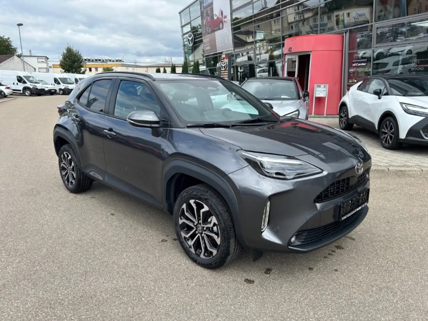 Toyota Yaris Cross Toyota 1,5l Teamplayer 4x2 Hybrid Safety + Winter Grigio - 2