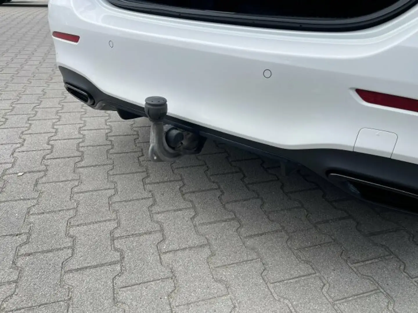 Mercedes-Benz A 250 e AMG Line +Wide+MBUX+Pano+AHK+MBeam+Navi Bianco - 2