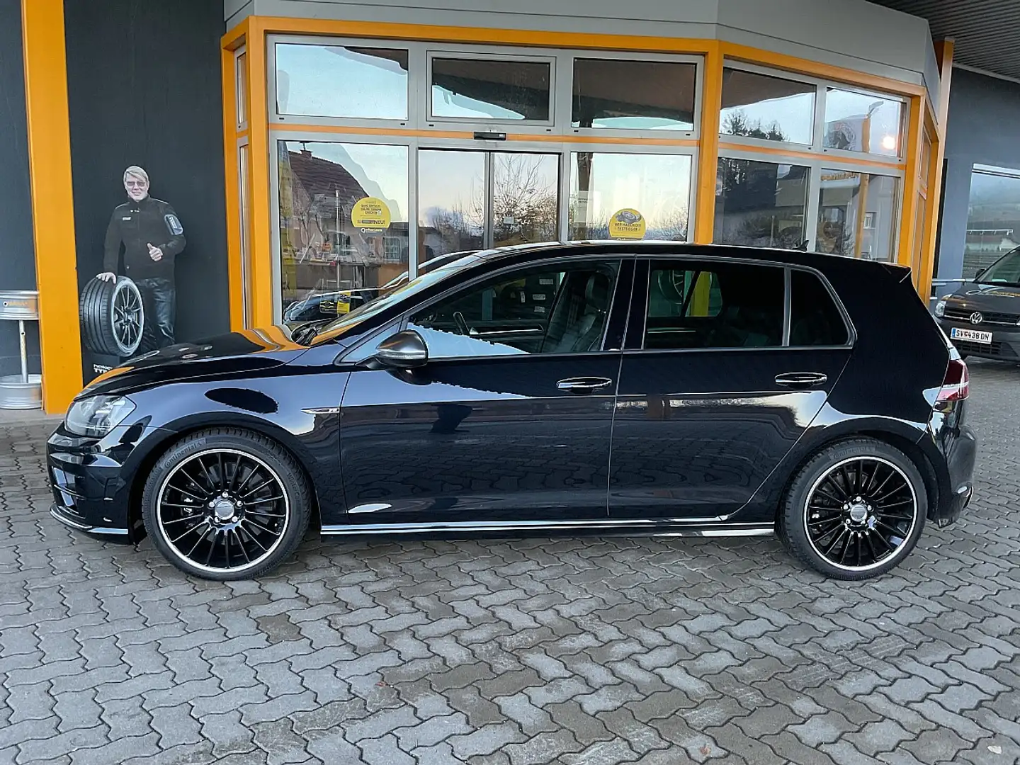 Volkswagen Golf R 2,0 TSI DSG**VOLLAUSTATTUNG** Schwarz - 2