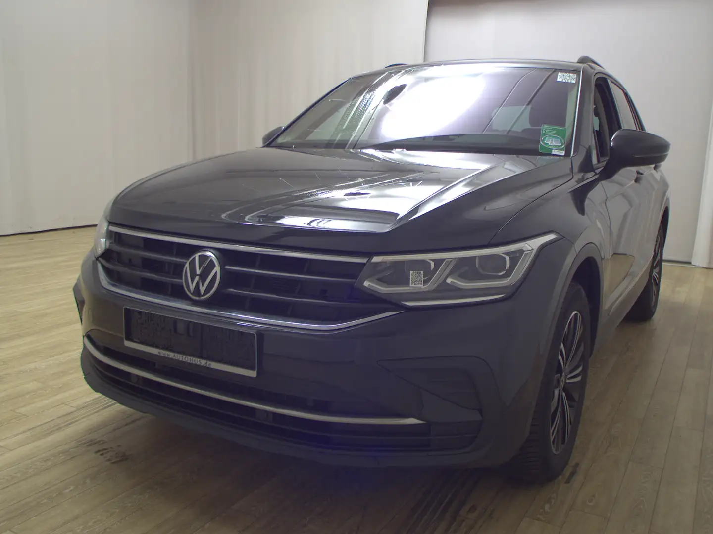 Volkswagen Tiguan 2.0 TDI 4M Life Navi IQ.Light AID Pano Grau - 2