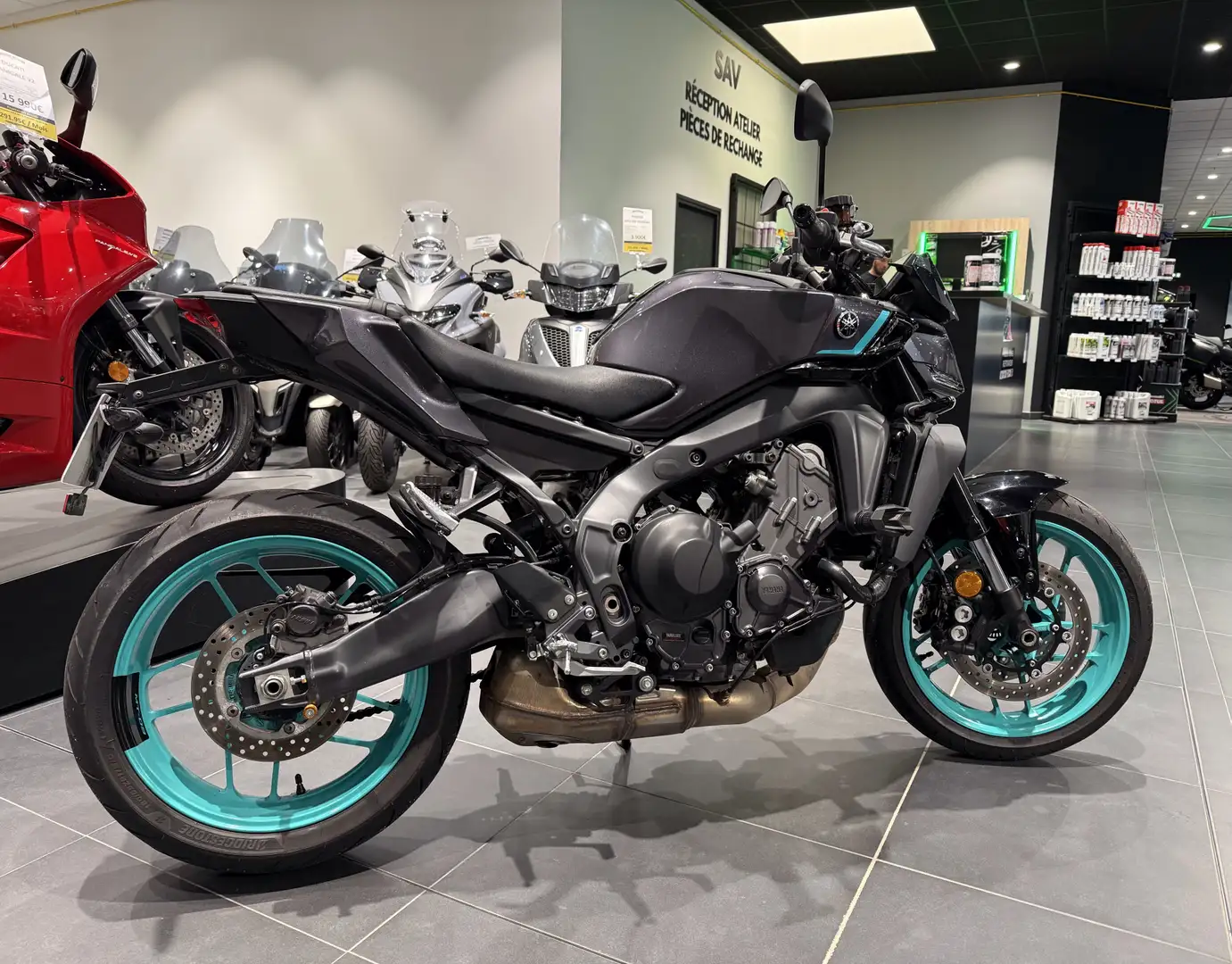 Yamaha MT-09 Gris - 2
