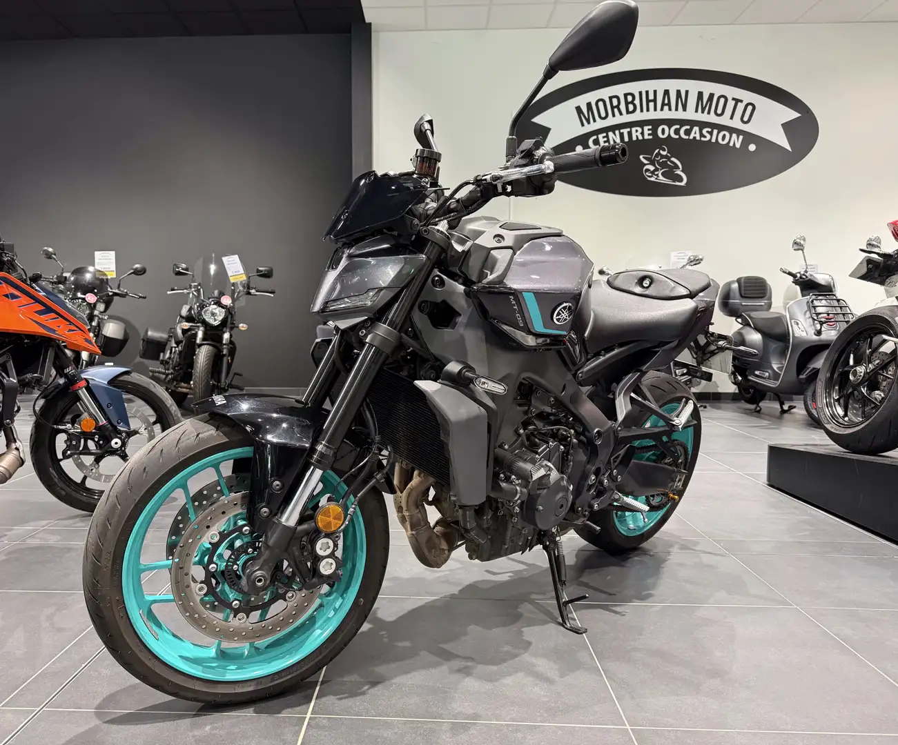 Yamaha MT-09 Gris - 1