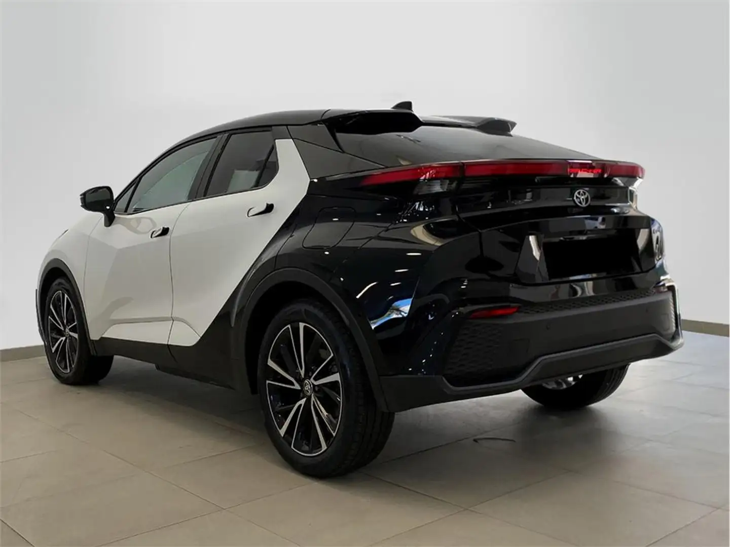 Toyota C-HR 2.0 220PH Premiere Edition - 2
