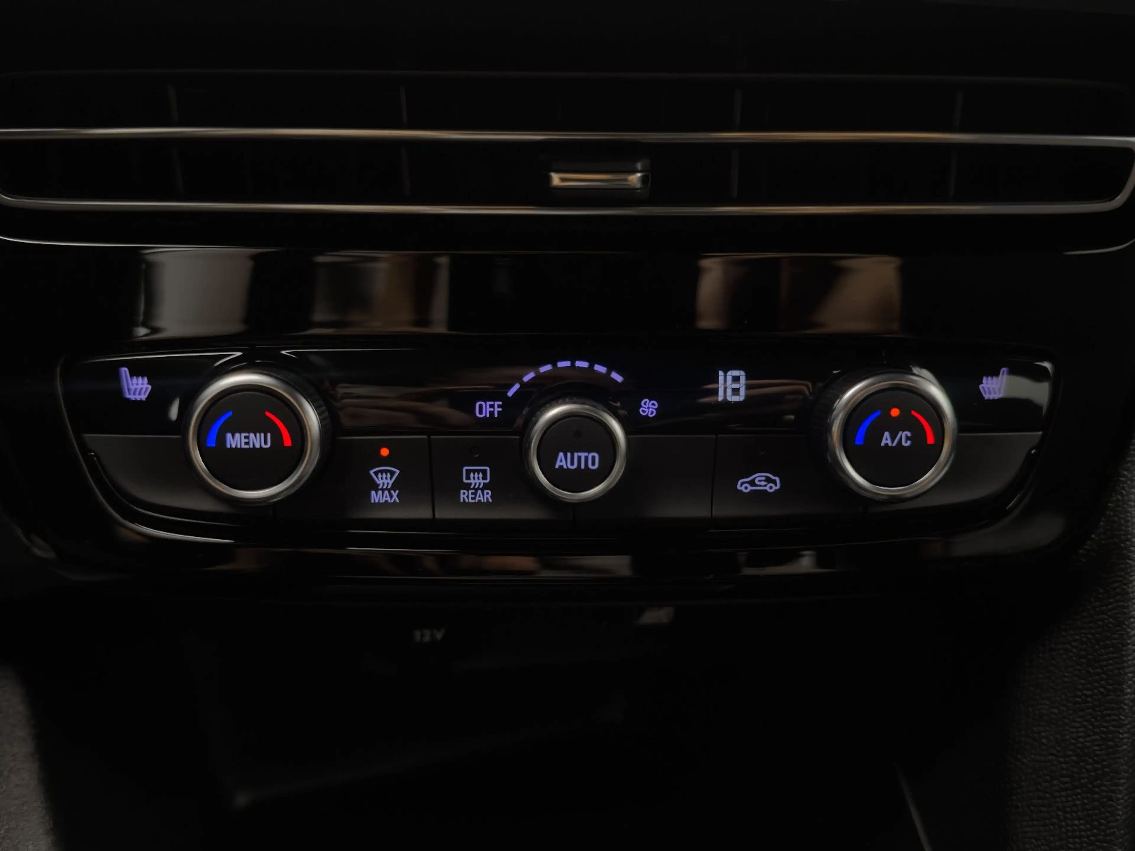 Opel Mokka *ULTIMATE* RFKMRA+AHKPL+MATRIX+ALCANT+ACC — photo 33