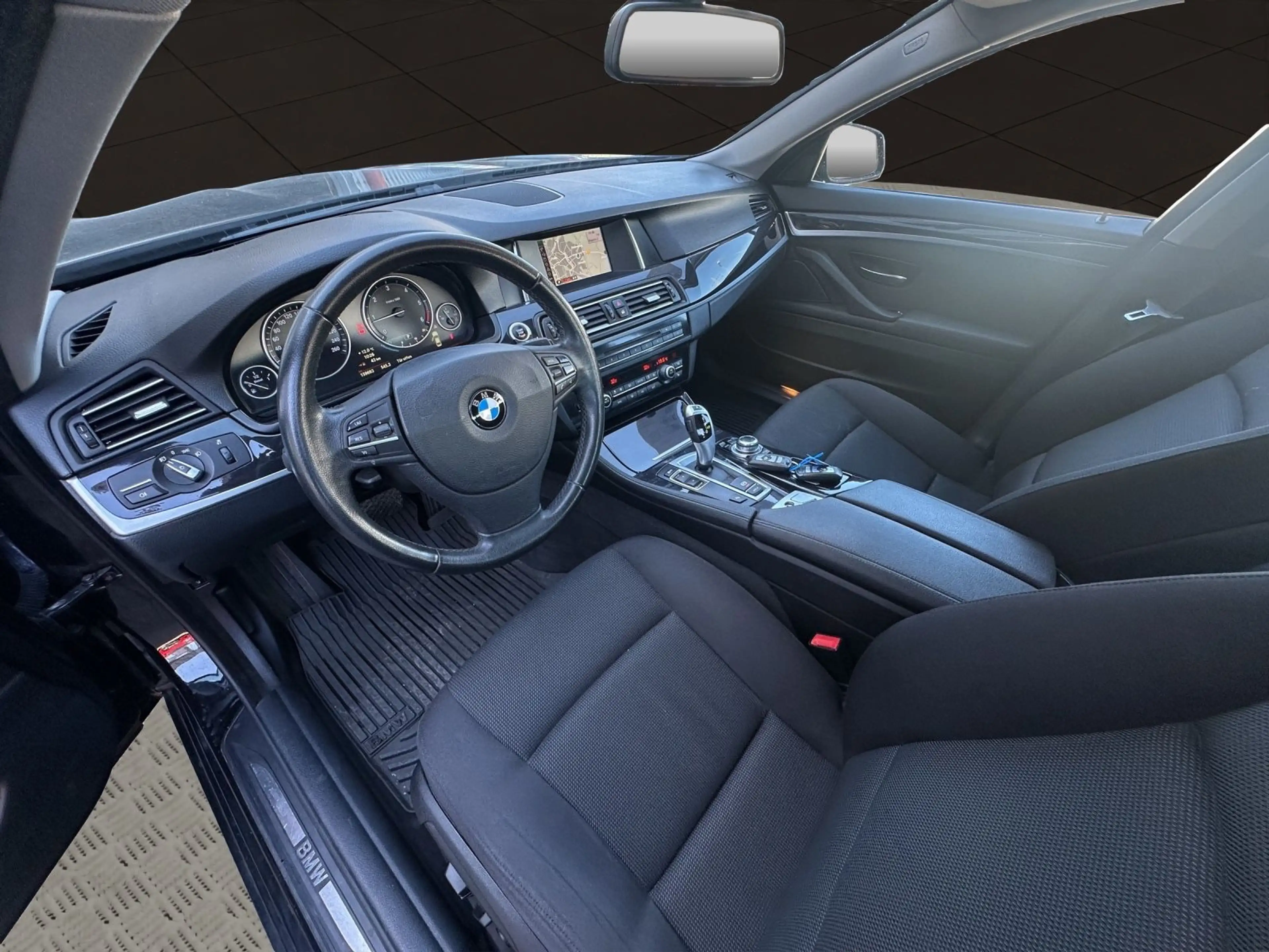 BMW 518 d Limousine — photo 11
