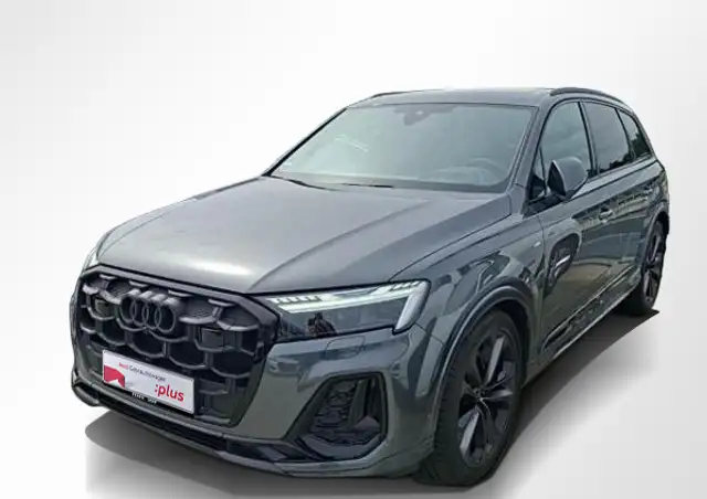 Audi Q7 view 8