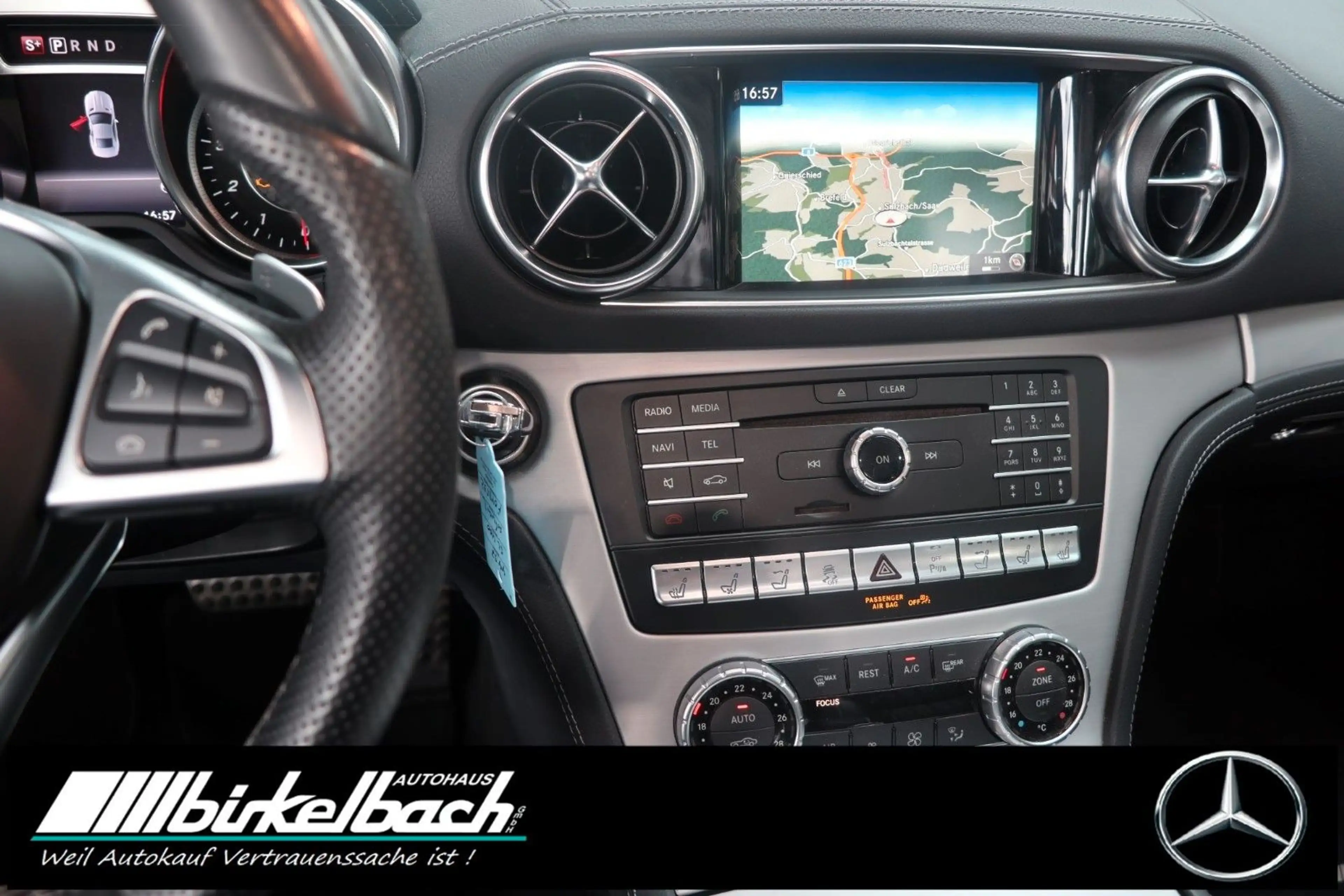 Mercedes-Benz SL 400 AMG Airscarf Sitzklima Pano Ambiente — photo 7