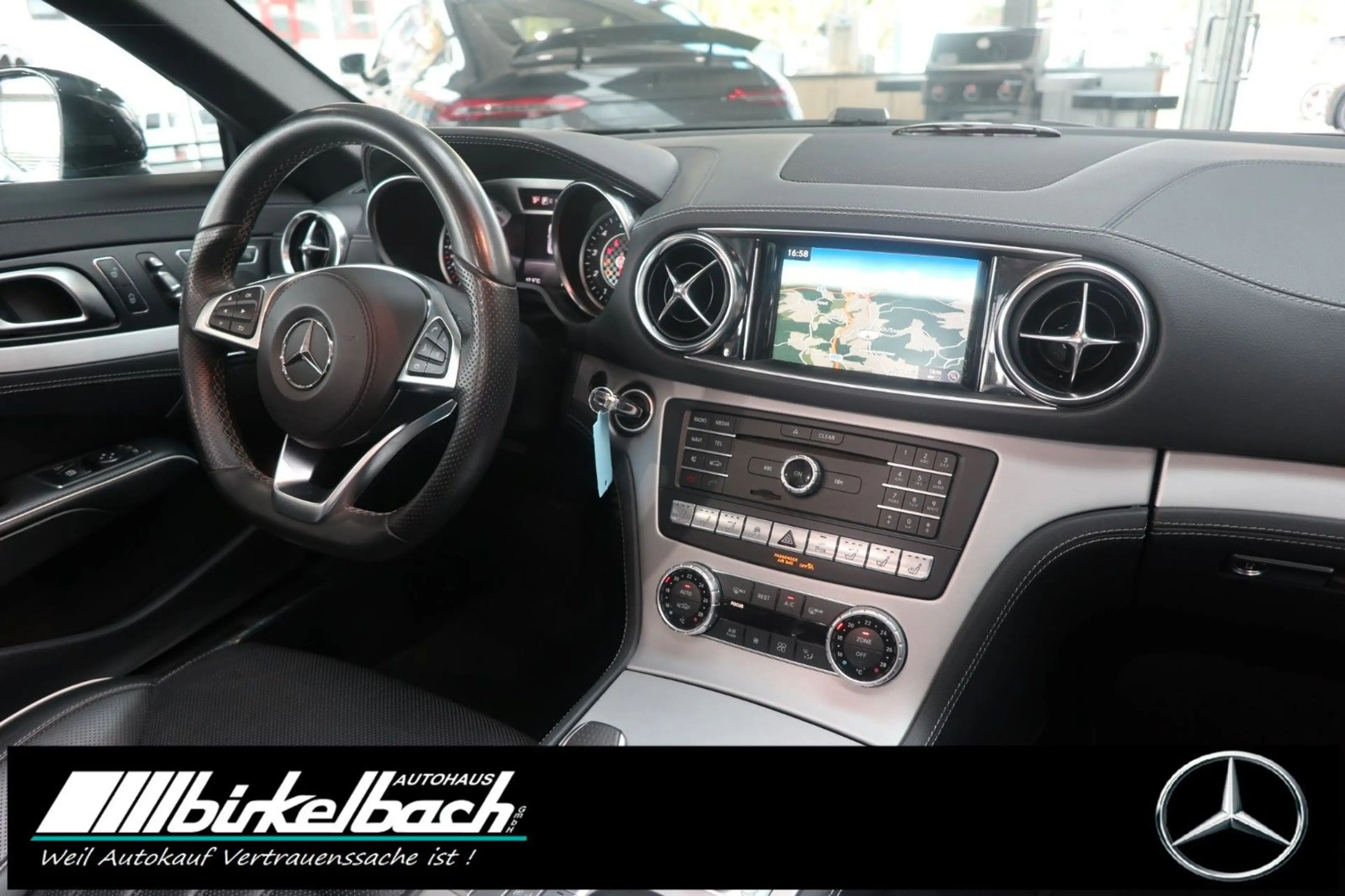 Mercedes-Benz SL 400 AMG Airscarf Sitzklima Pano Ambiente — photo 11