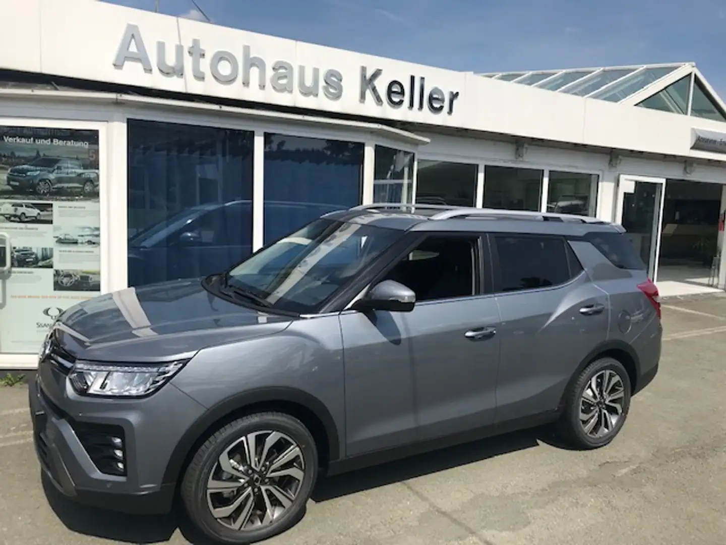 SsangYong Tivoli Grau - 1