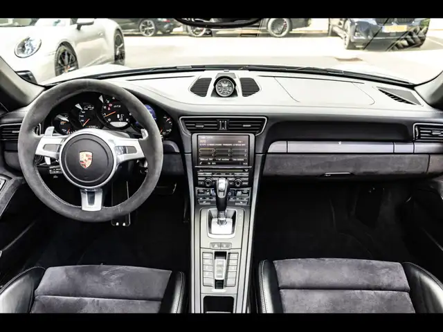 Porsche 911 view 15