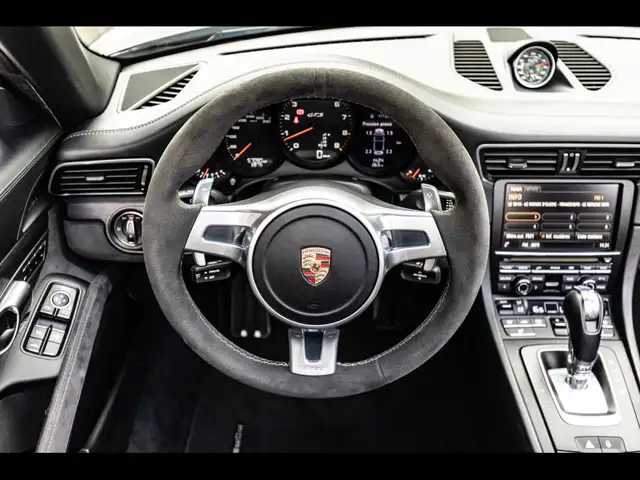 Porsche 911 view 13