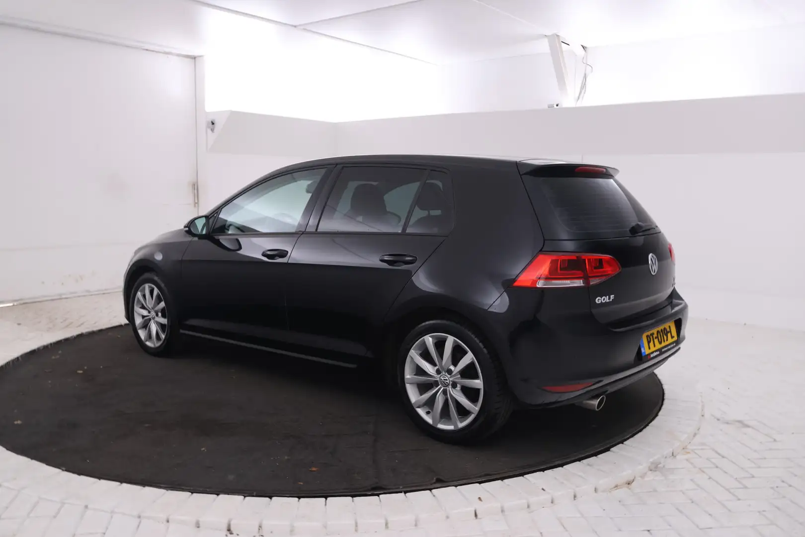 Volkswagen Golf 1.6 TDI Connected Series Automaat, Navigatie, Clim Noir - 2