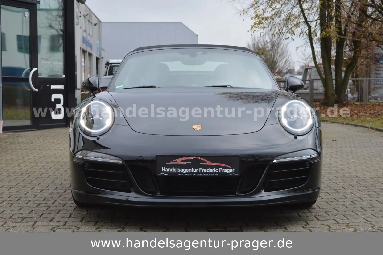 Porsche 991 911 991 Carrera 4 GTS Cabriolet 1.Hand Schwarz - 2