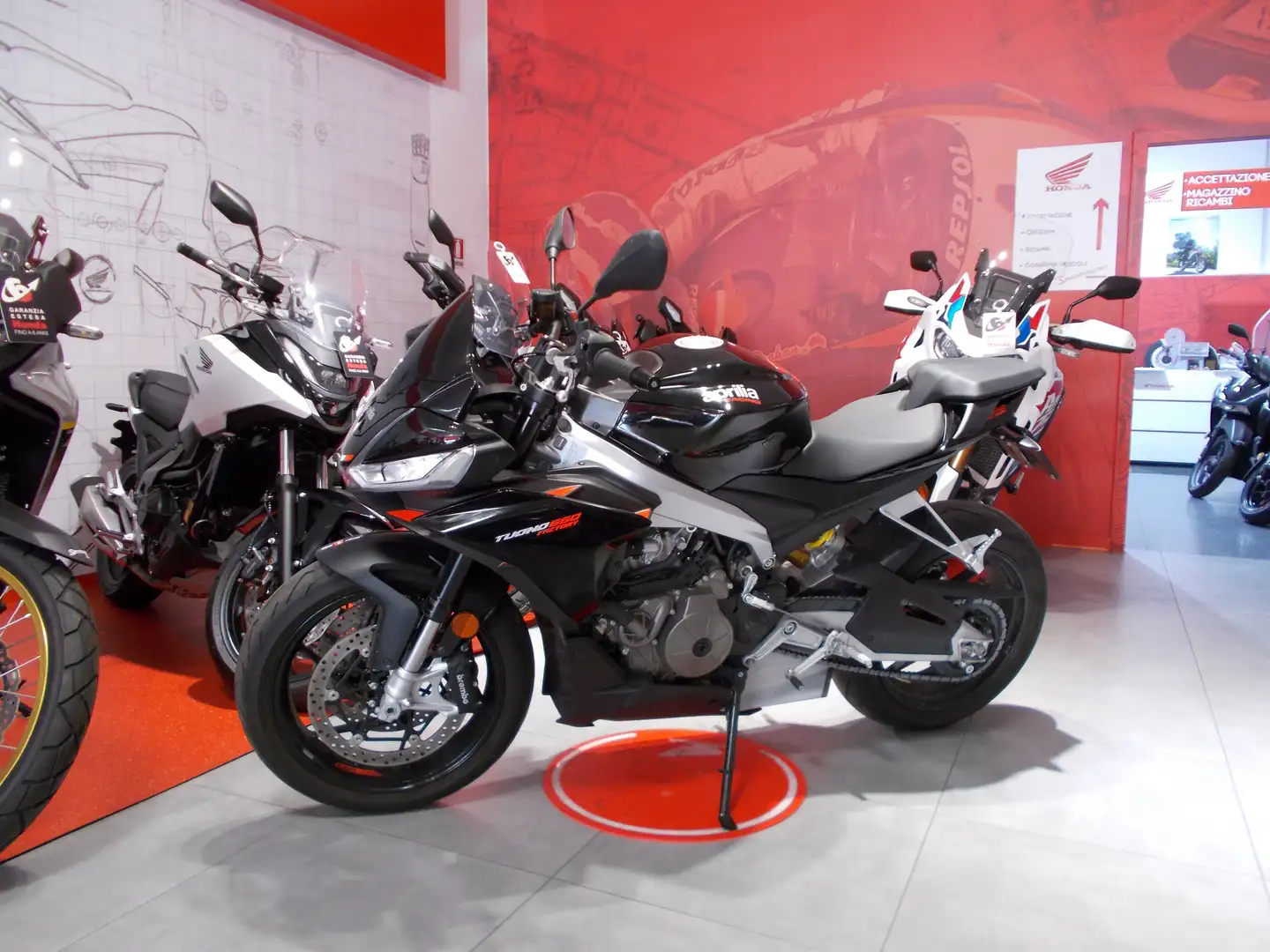 Aprilia Tuono 660 - Factory Noir - 1