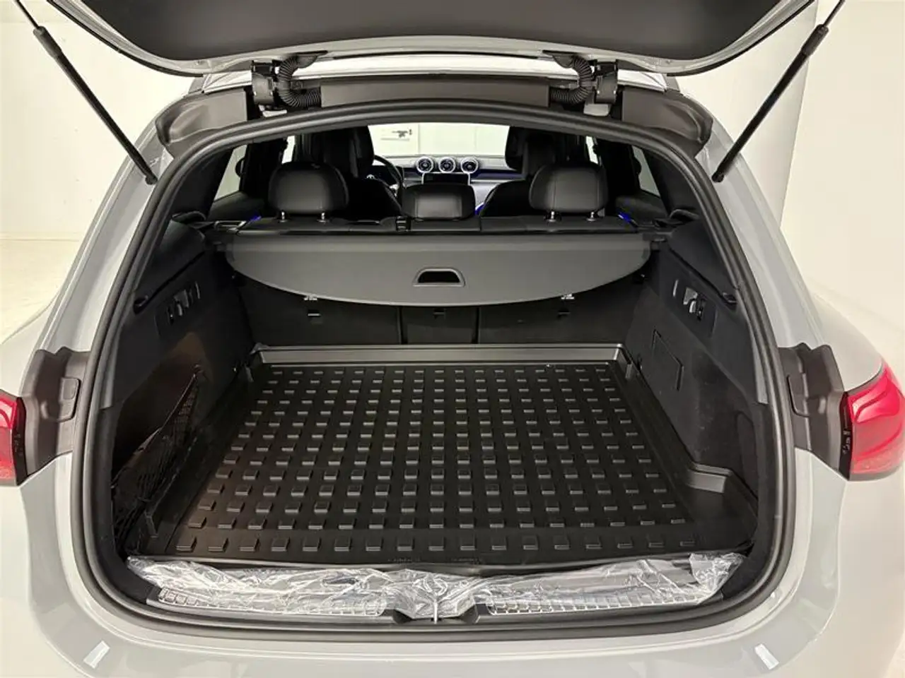 Mercedes-Benz GLC снимка Mercedes-Benz GLC