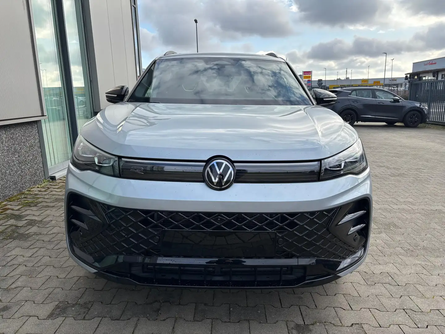 Volkswagen Tiguan R-Line 2.0 TDI 4MOTION 193PS DSG, Oyster-Silver... Silber - 2